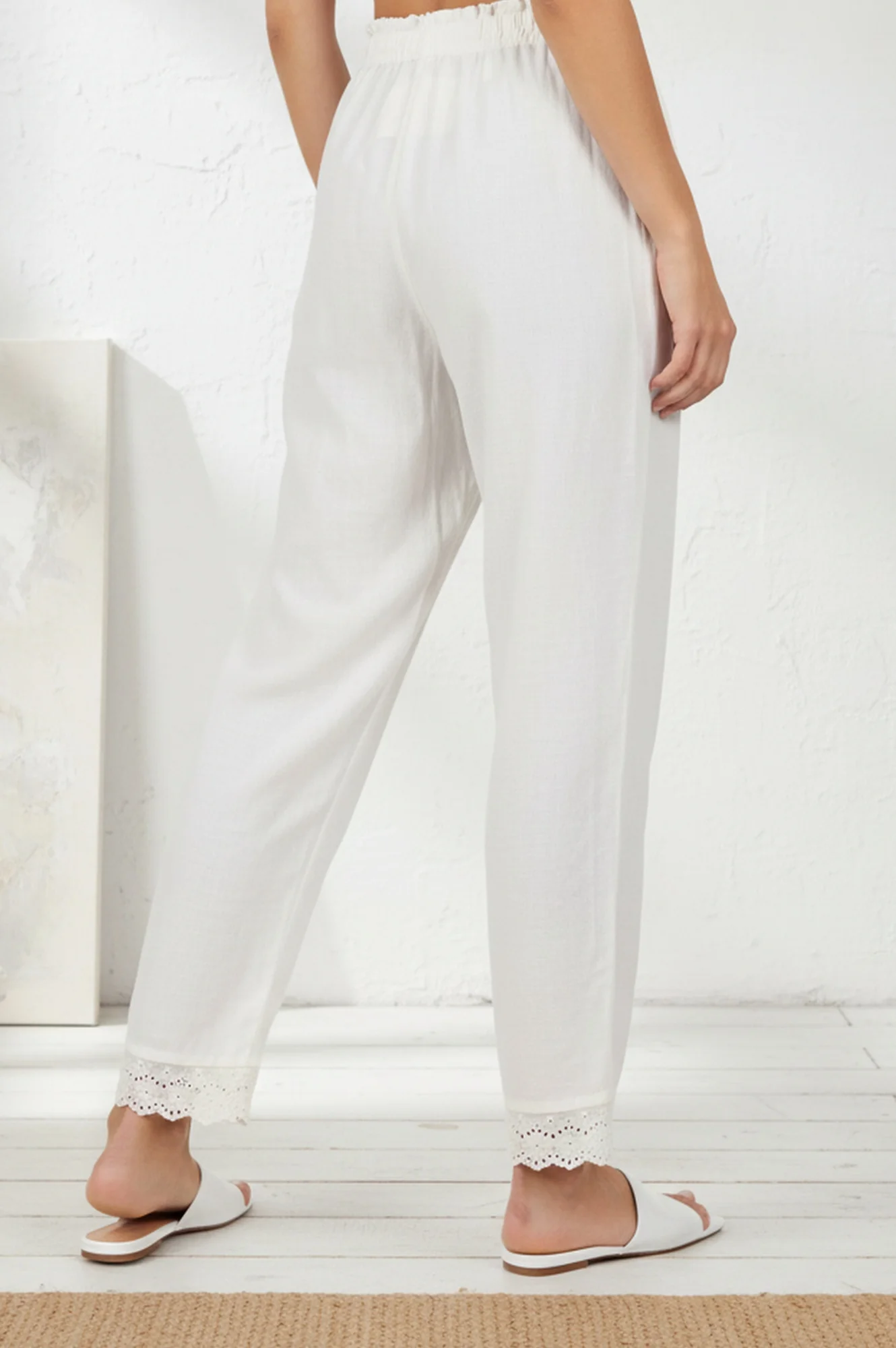 Off-White Solid Lace Pure Cotton Ankle Length Straight Pants - Image 5