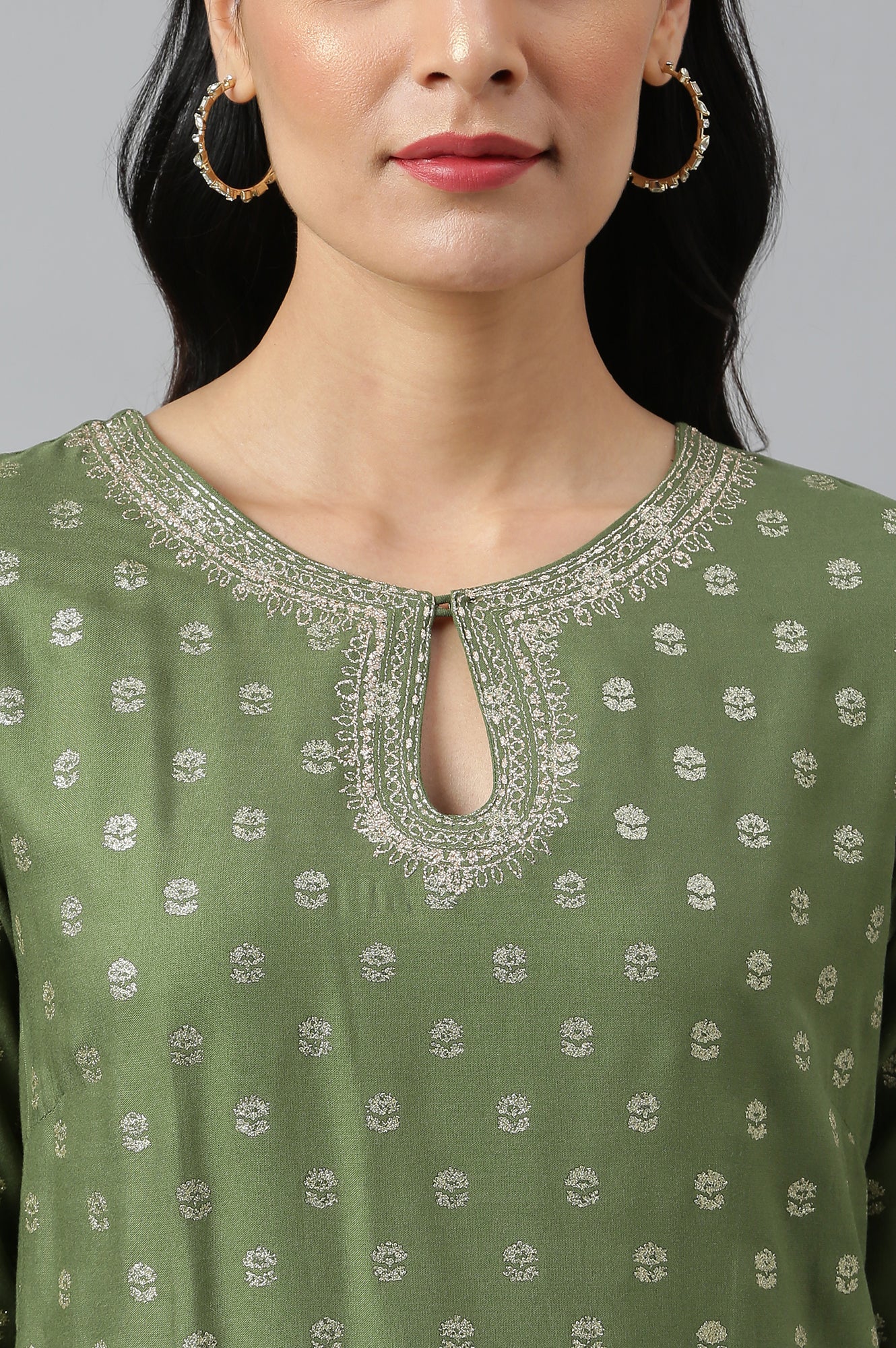 Olive Green Printed kurta With Embroidery And Sequins - Image 8