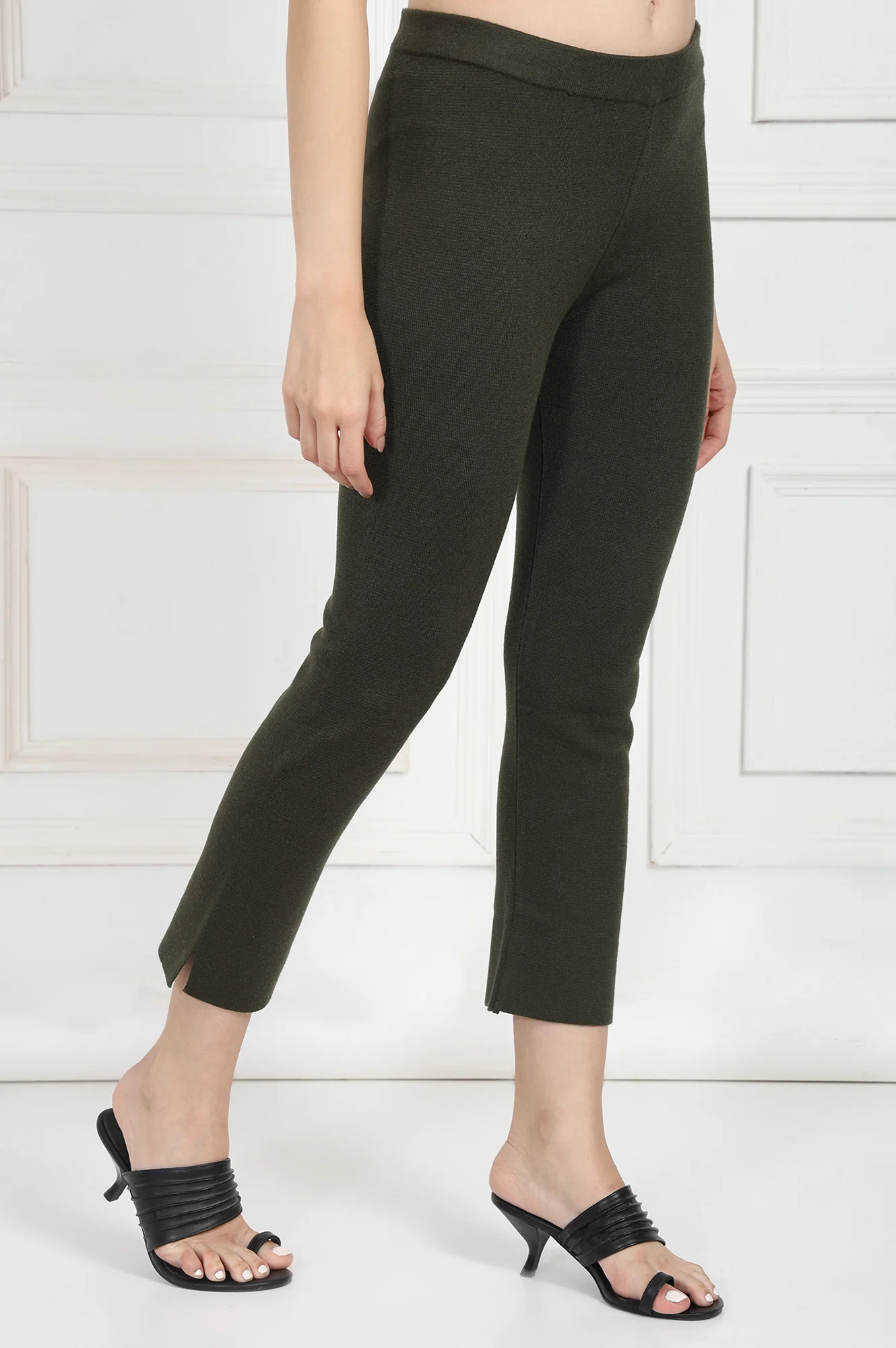 Olive Solid Blend Mid Rise Ankle Length Slim Fit Straight Pants - Image 3
