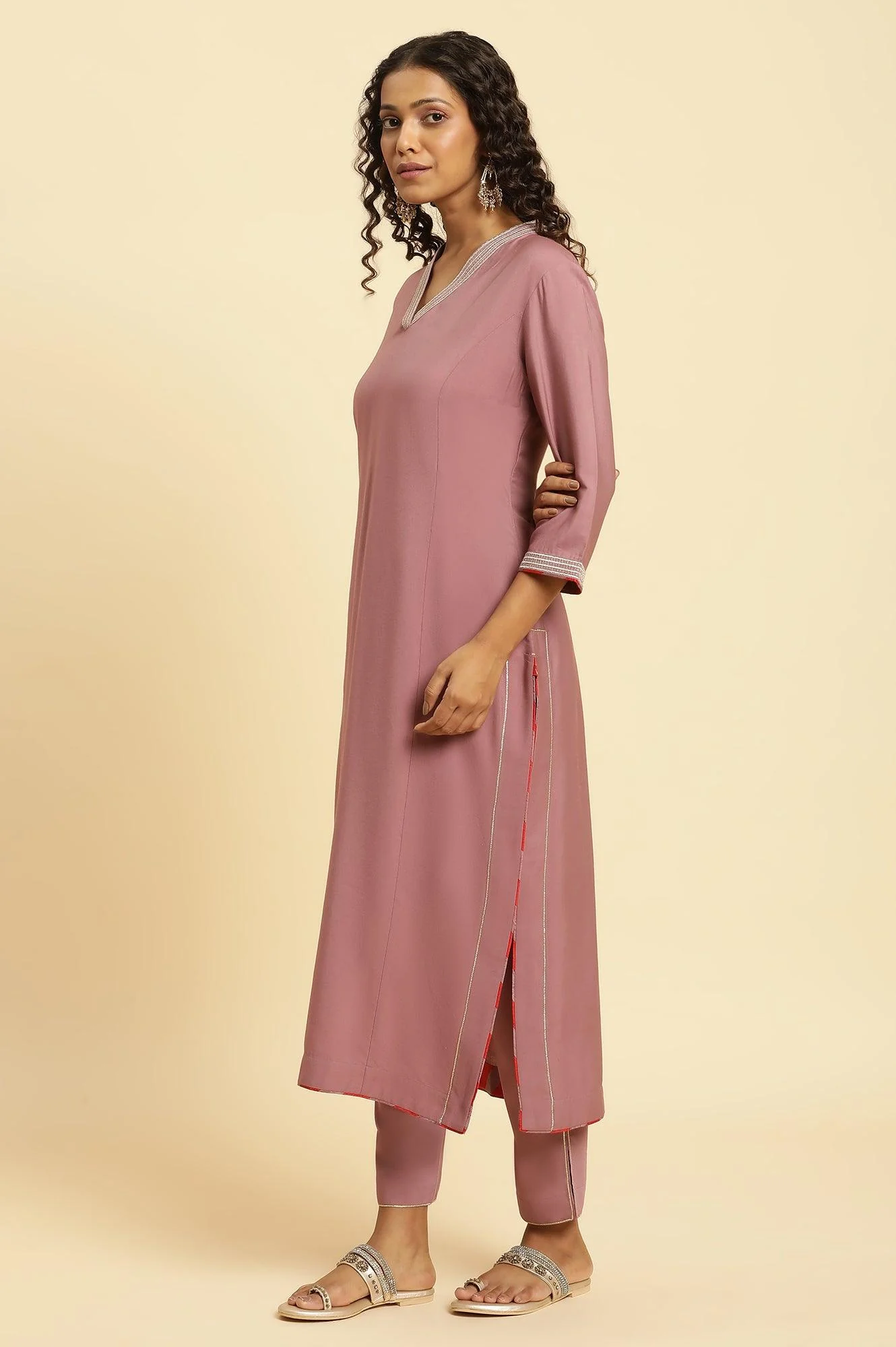 Orchid Pink Embellished Kurta, Pants And Jacquard Dupatta Set - Image 4