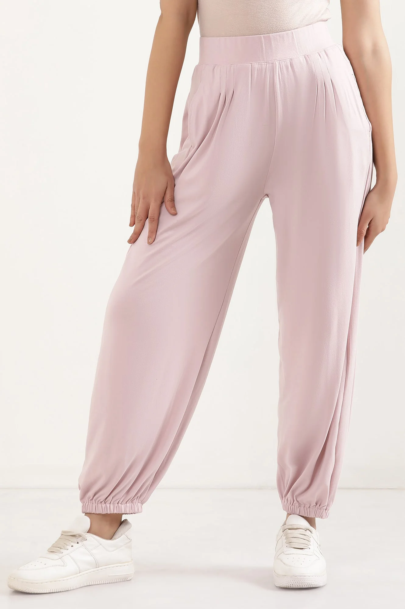 Elleven Women's Light Pink Solid Loose Fit Pants With Pleated Detail - Image 2