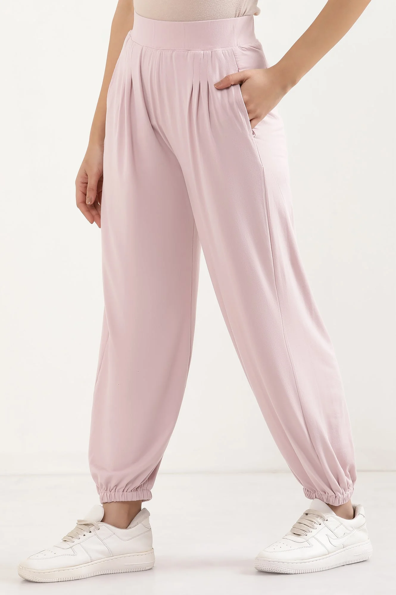Elleven Women's Light Pink Solid Loose Fit Pants With Pleated Detail - Image 3