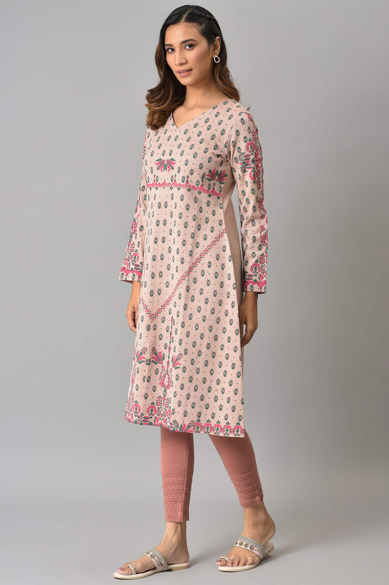 Pink A-Line Floral Printed Winter kurta In V-Neck - Image 3