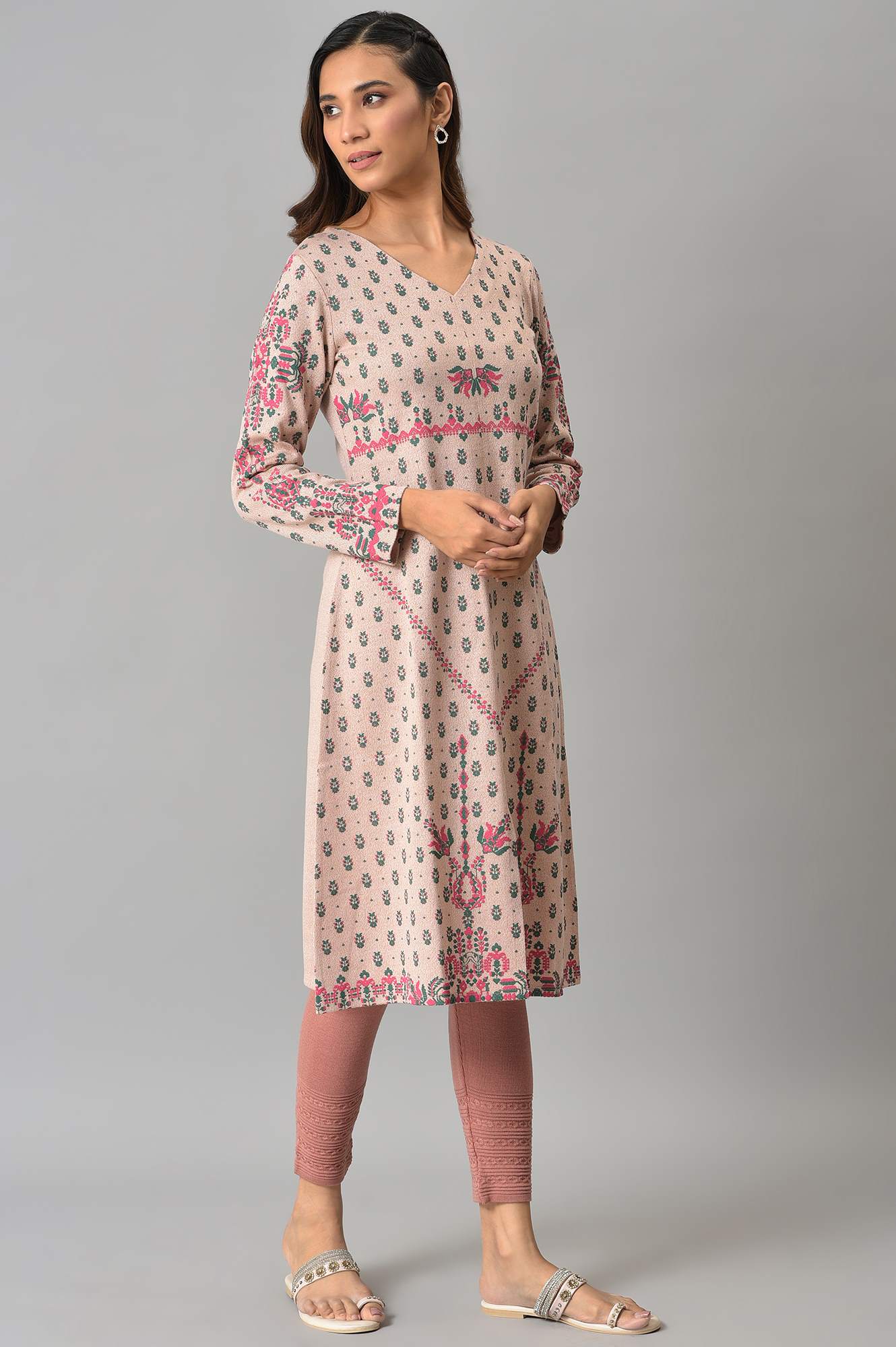 Pink A-Line Floral Printed Winter kurta In V-Neck - Image 4
