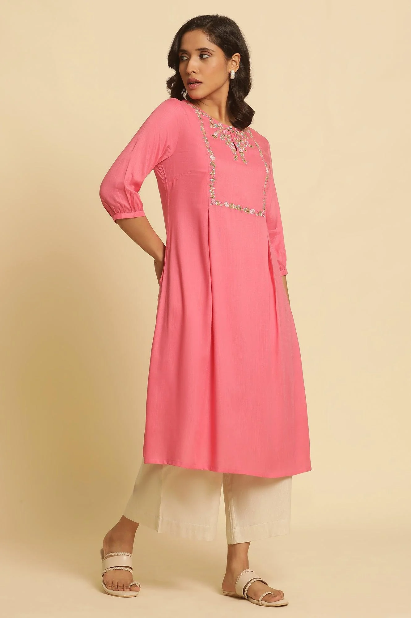 Pink A-Line Kurta With Thread Embroidery - Image 5