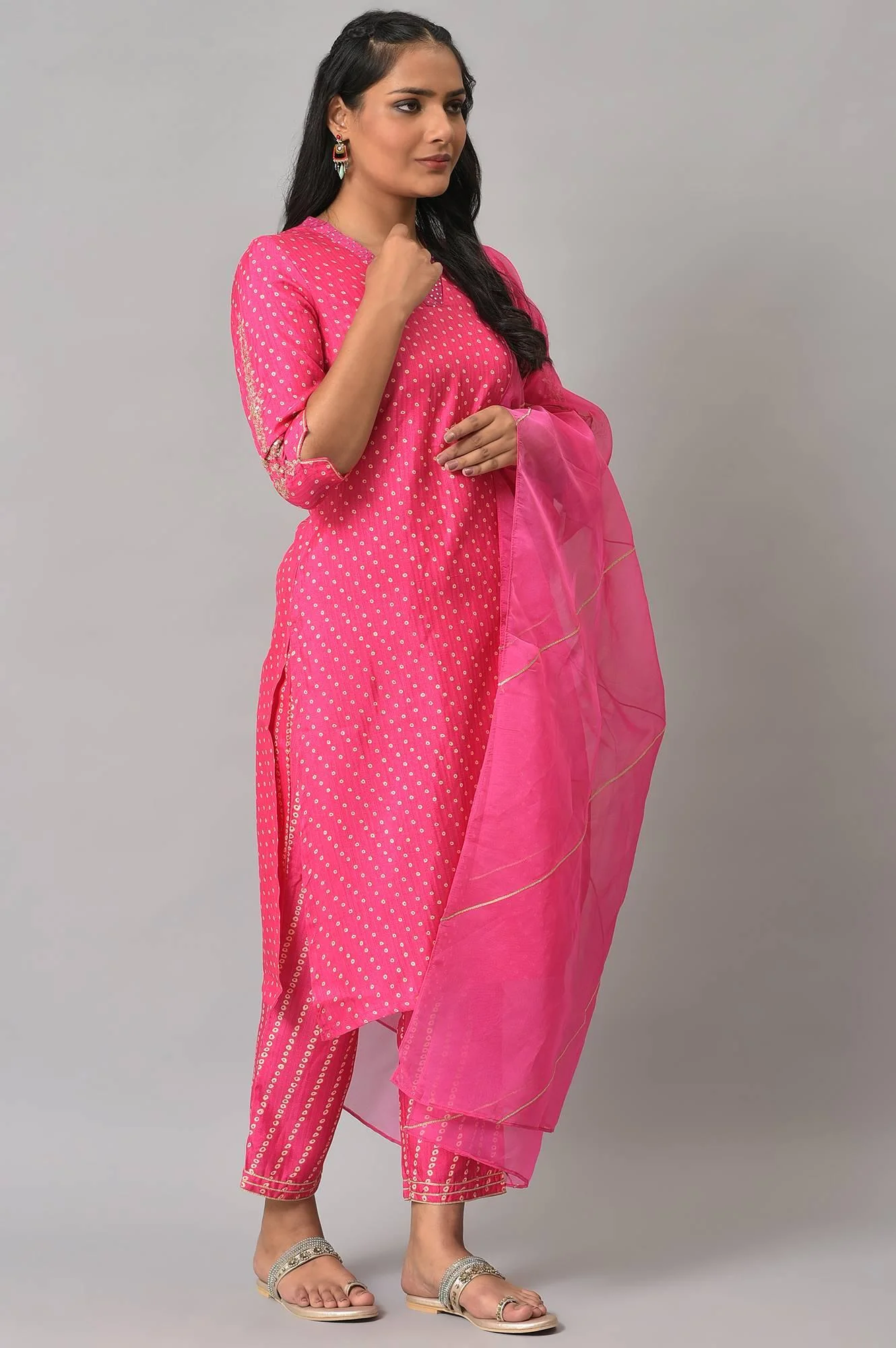 Pink Bandhani Printed Embroidered kurta With Pants And Organza Dupatta - Image 4