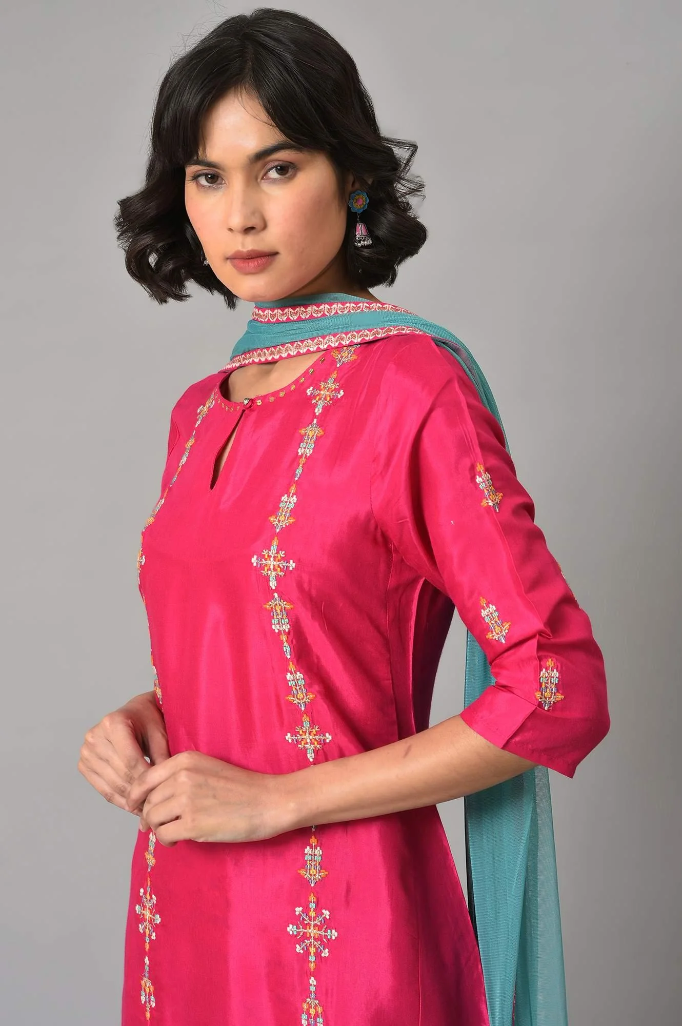 Pink Embroidered kurta With Printed Parallel Pants And Light Blue Mesh Dupatta - Image 5