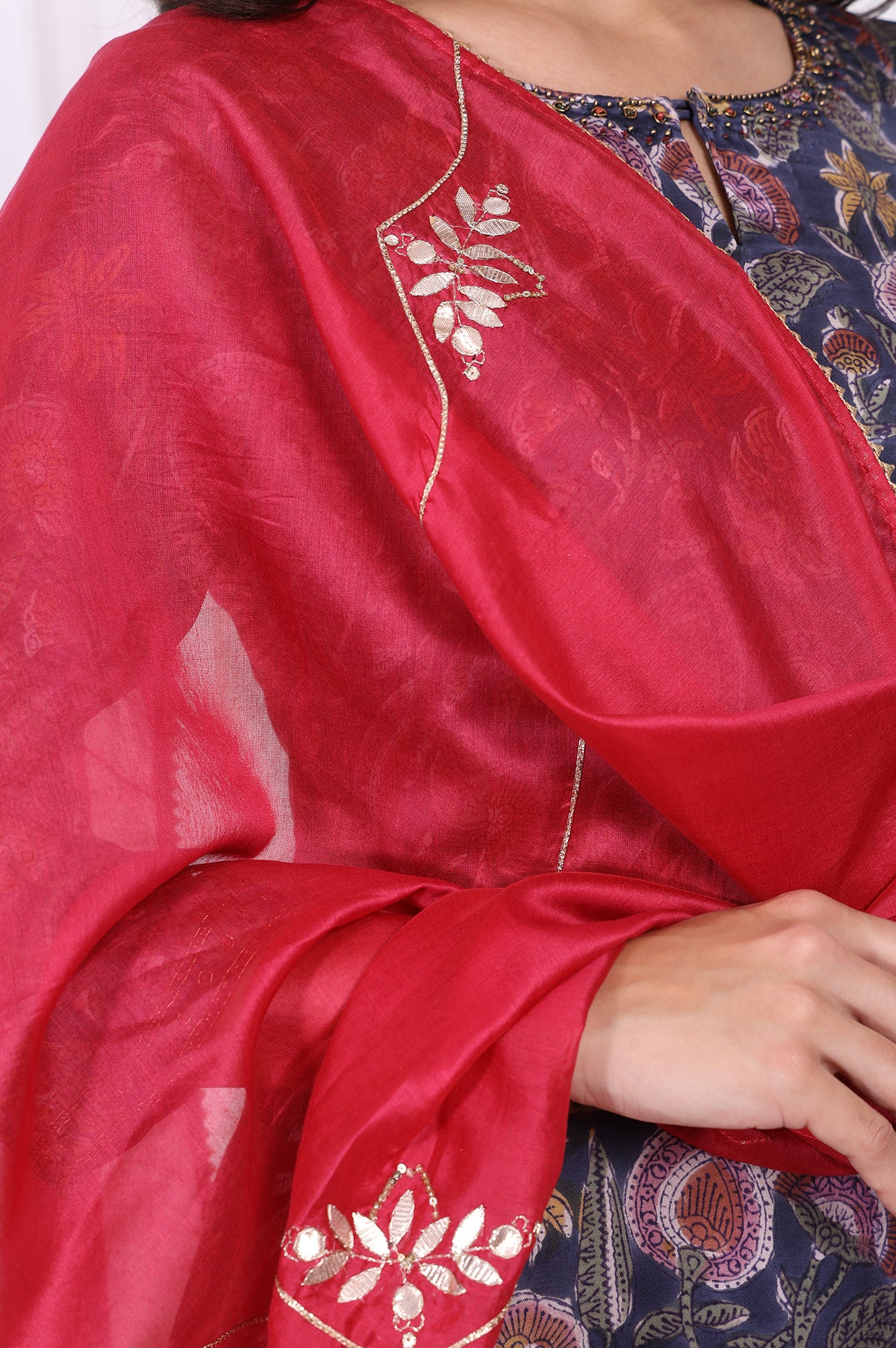 Pink Floral Printed Embroidered Silk Blend Dupatta - Image 3