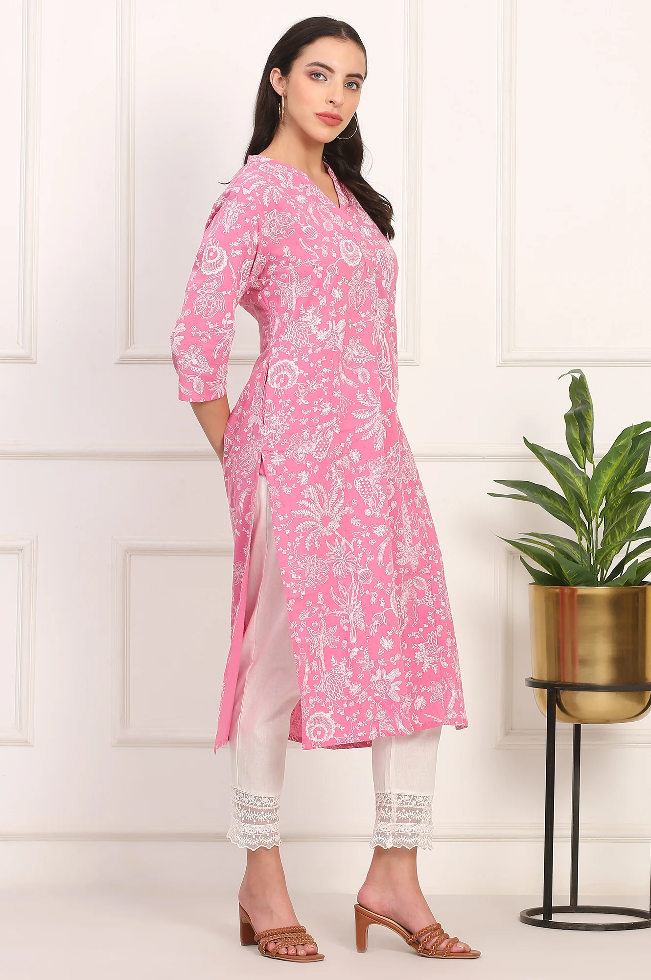 Pink Floral Printed Lurex-Embellished Straight Cotton Lurex Kurta - Image 6