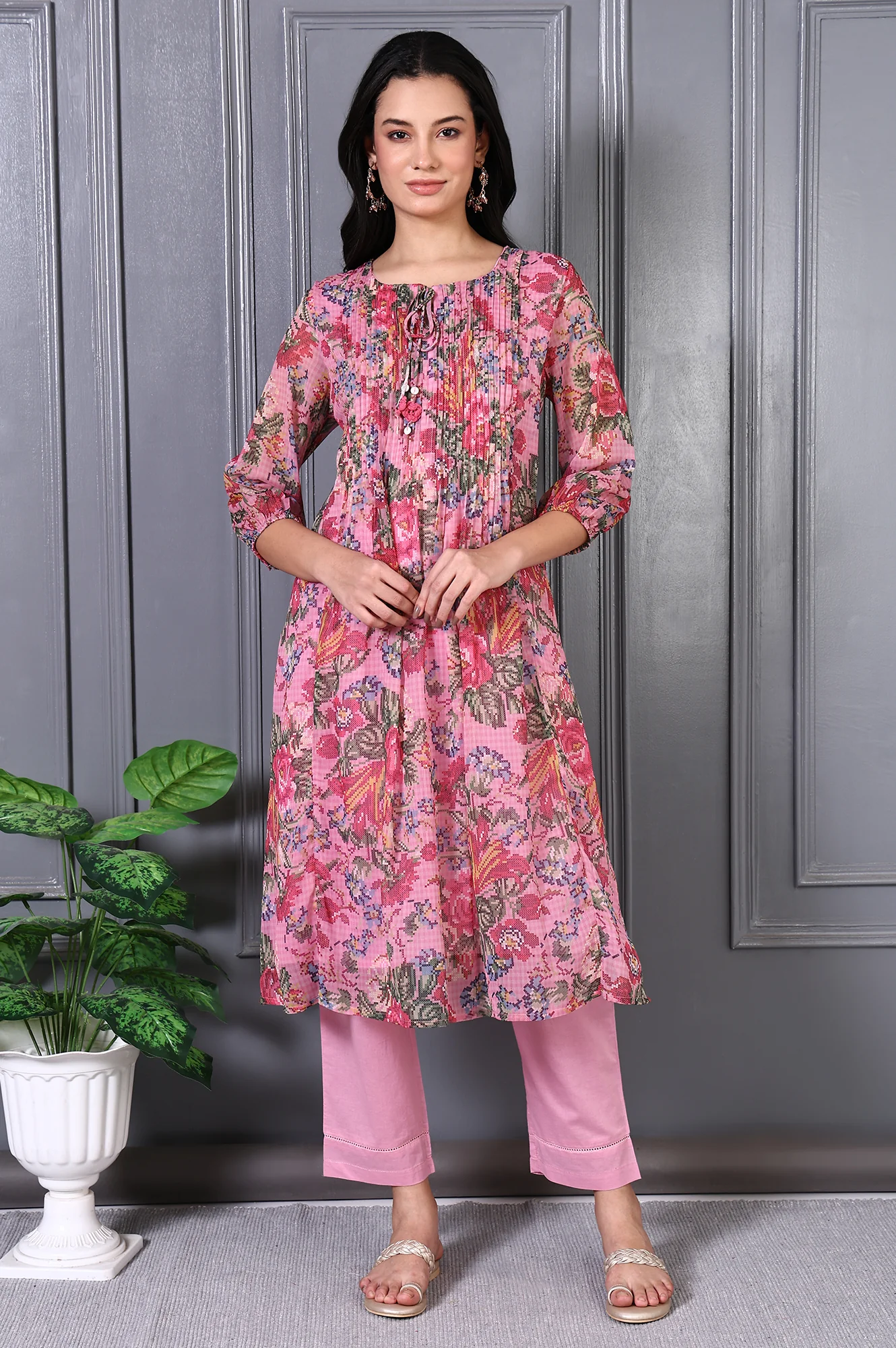 Pink Floral Printed Pintuck Yoke Chiffon Straight Kurta and Pants Co-ord Set - Image 2