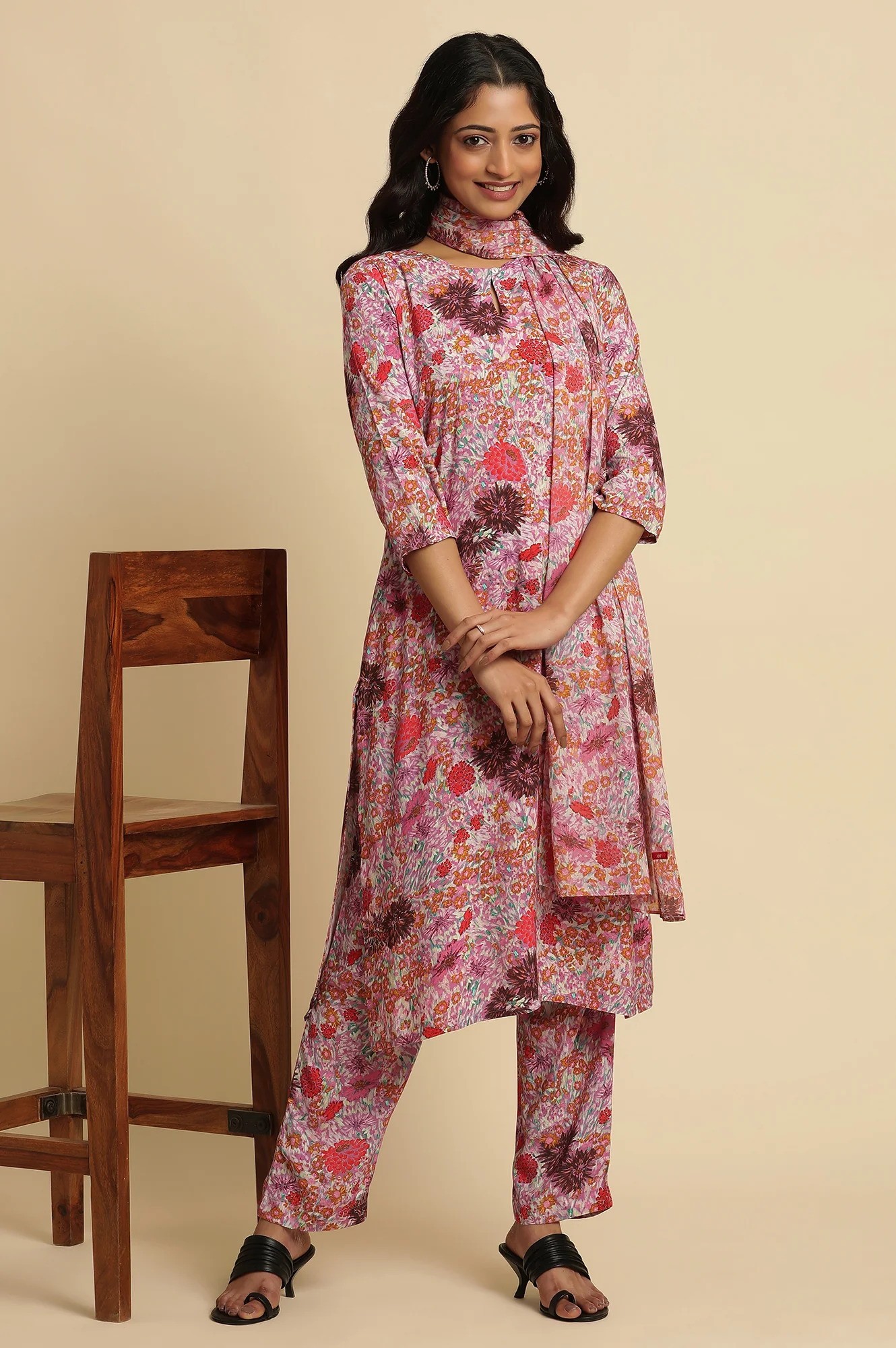 Pink Floral Printed Rayon Kurta, Pants And Dupatta Set - Image 2