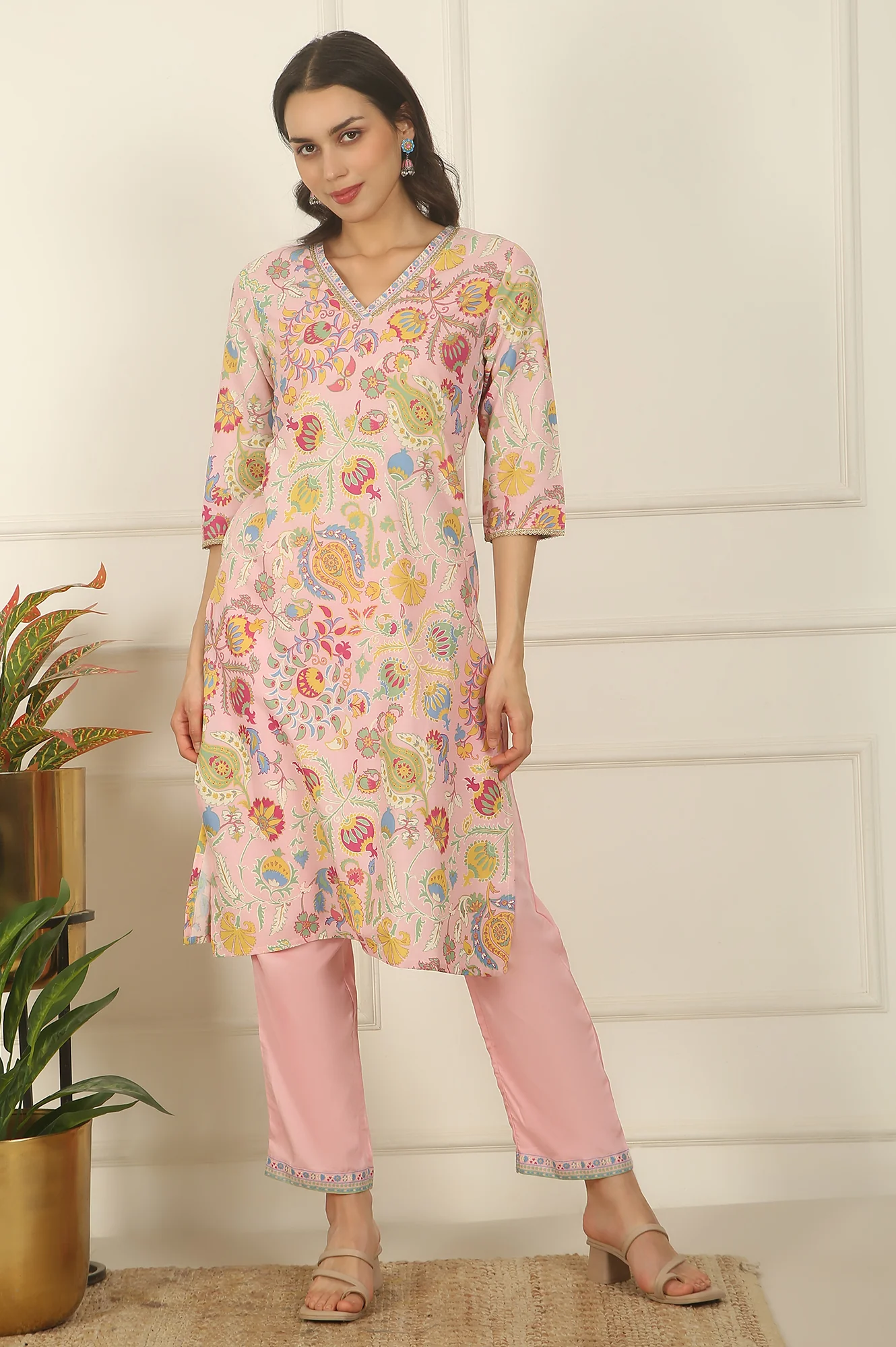Pink Floral Printed Rayon Straight Kurta and Pants Set - Image 4