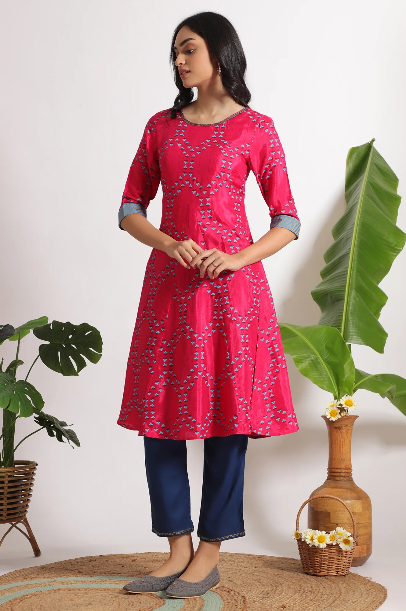 Pink Floral Printed Straight Shantung Kurta and Pants Set - Image 3