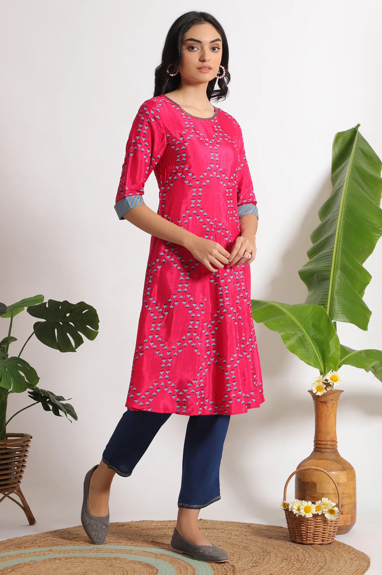 Pink Floral Printed Straight Shantung Kurta and Pants Set - Image 7