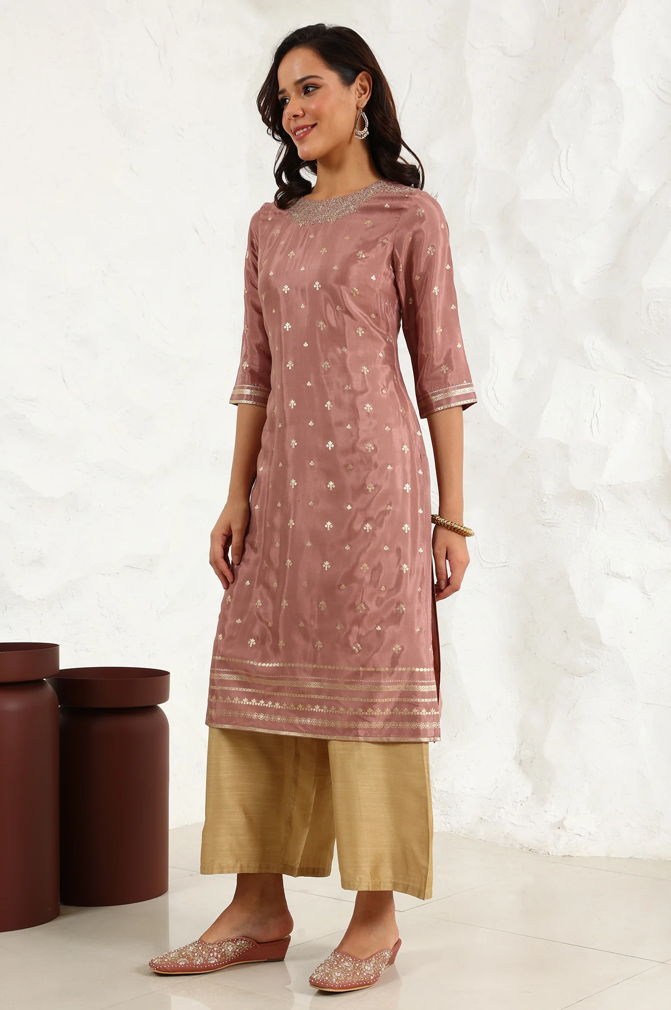 Pink Glitter Printed Shantung Straight Kurta With Embroidered Neck - Image 4