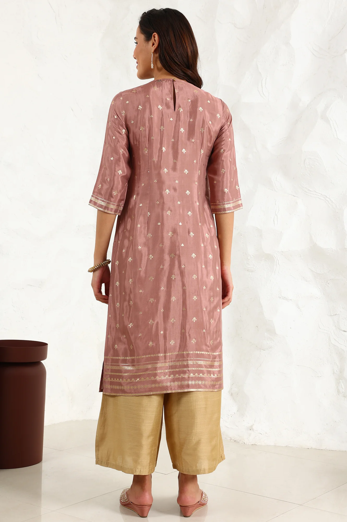 Pink Glitter Printed Shantung Straight Kurta With Embroidered Neck - Image 5