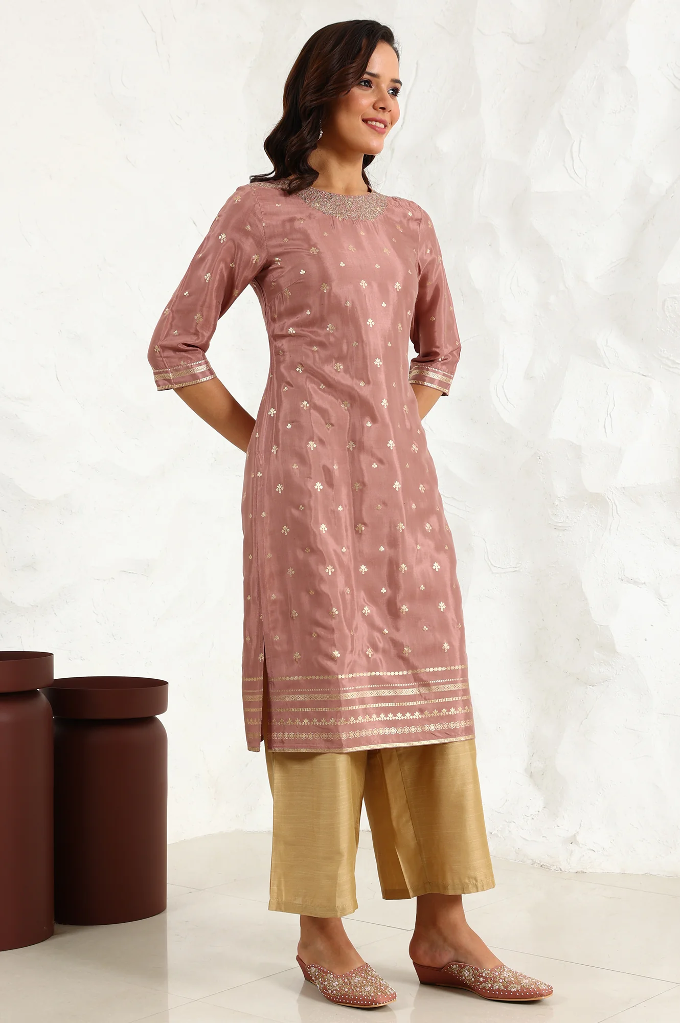 Pink Glitter Printed Shantung Straight Kurta With Embroidered Neck - Image 6