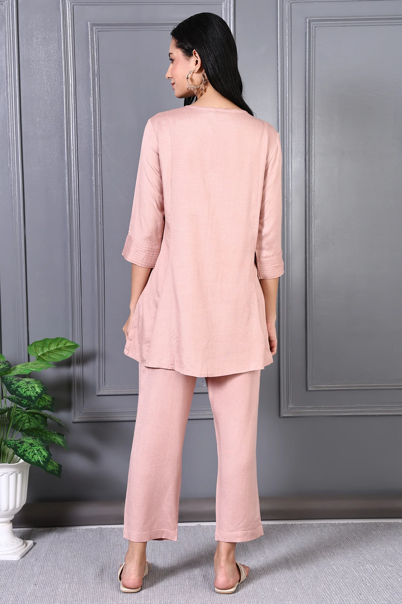 Pink Thread Embroidered Rayon Flax Straight Tunic and Pants Co-ord Set - Image 6