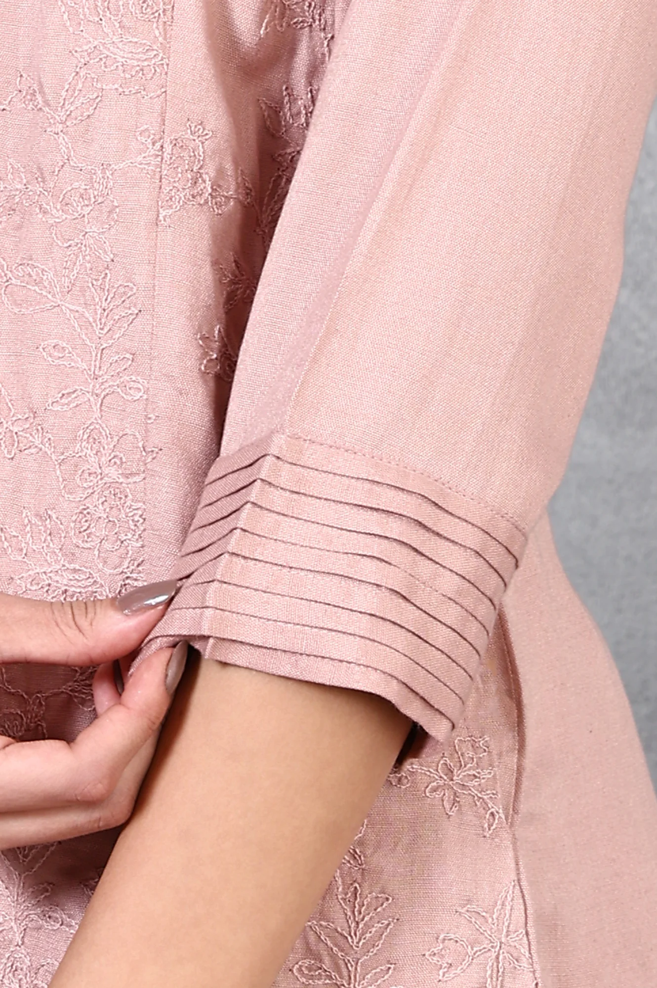 Pink Thread Embroidered Rayon Flax Straight Tunic and Pants Co-ord Set - Image 8