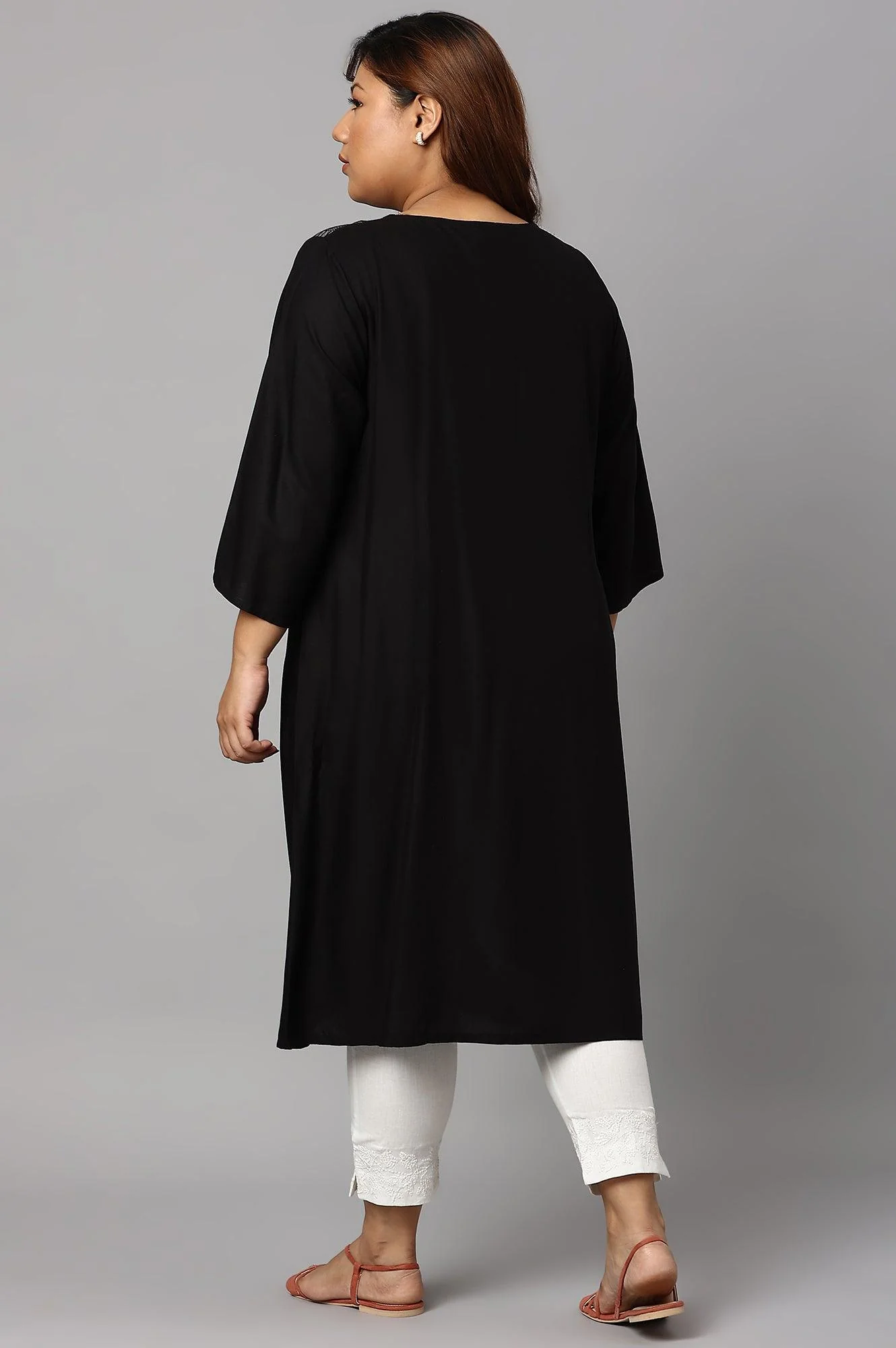 Plus Size Black Panelled kurta With Front Slit - Image 2
