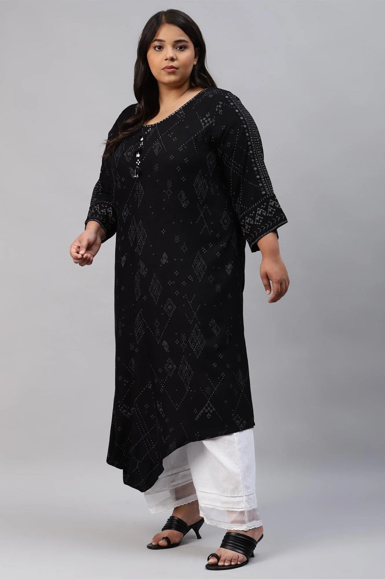 Plus Size Black Printed A-Line kurta With Cowl Hemline - Image 3