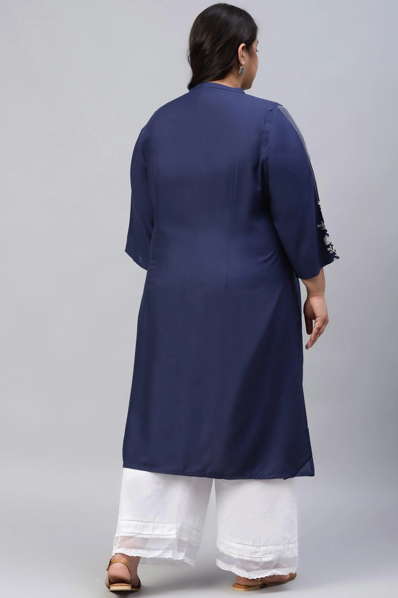 Plus Size Dark Blue Embroidered kurta With Pleats - Image 2