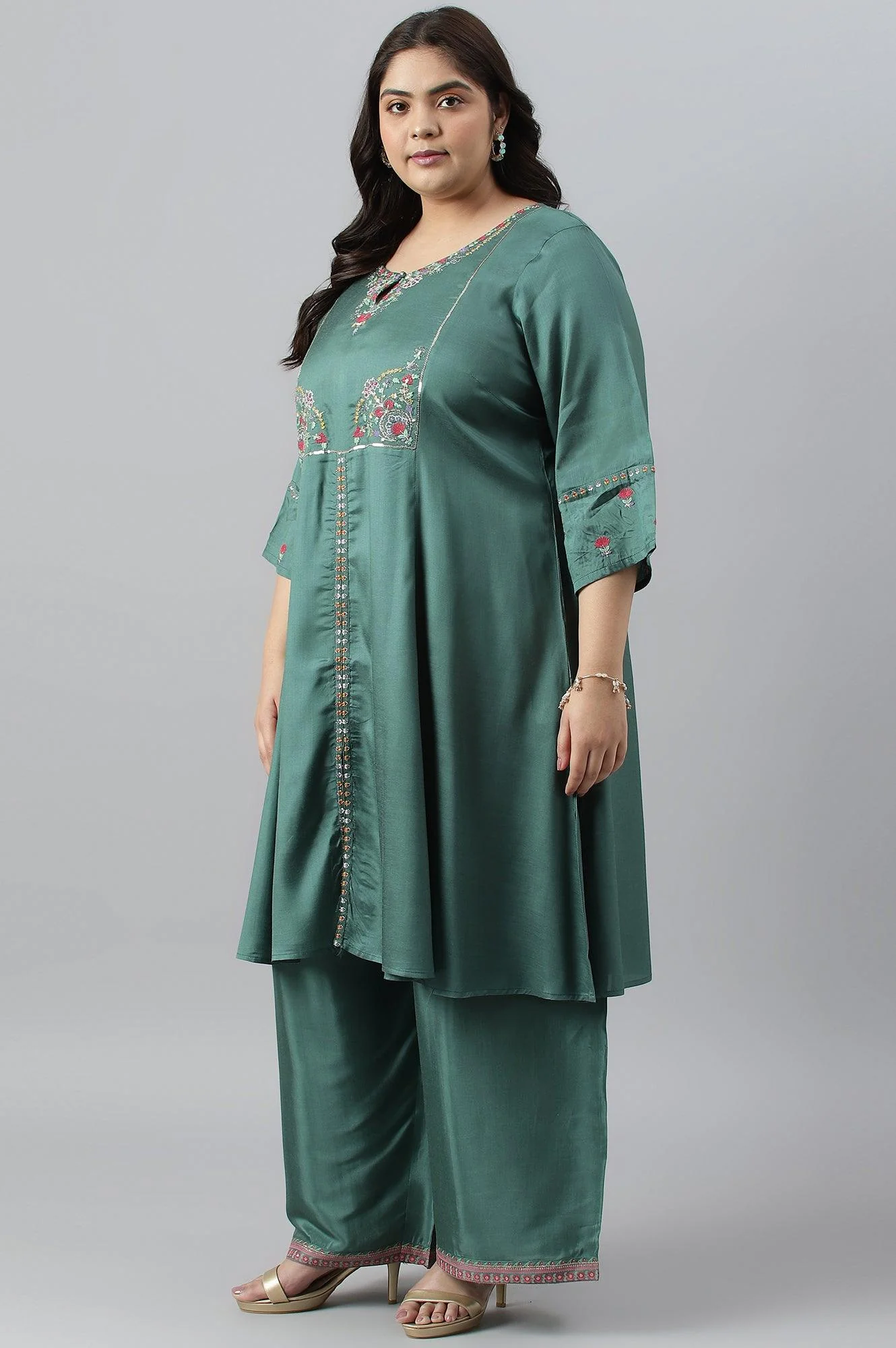 Plus Size Dark Green Embroidered kurta With Parallel Pants And Pink Printed Dupatta - Image 4