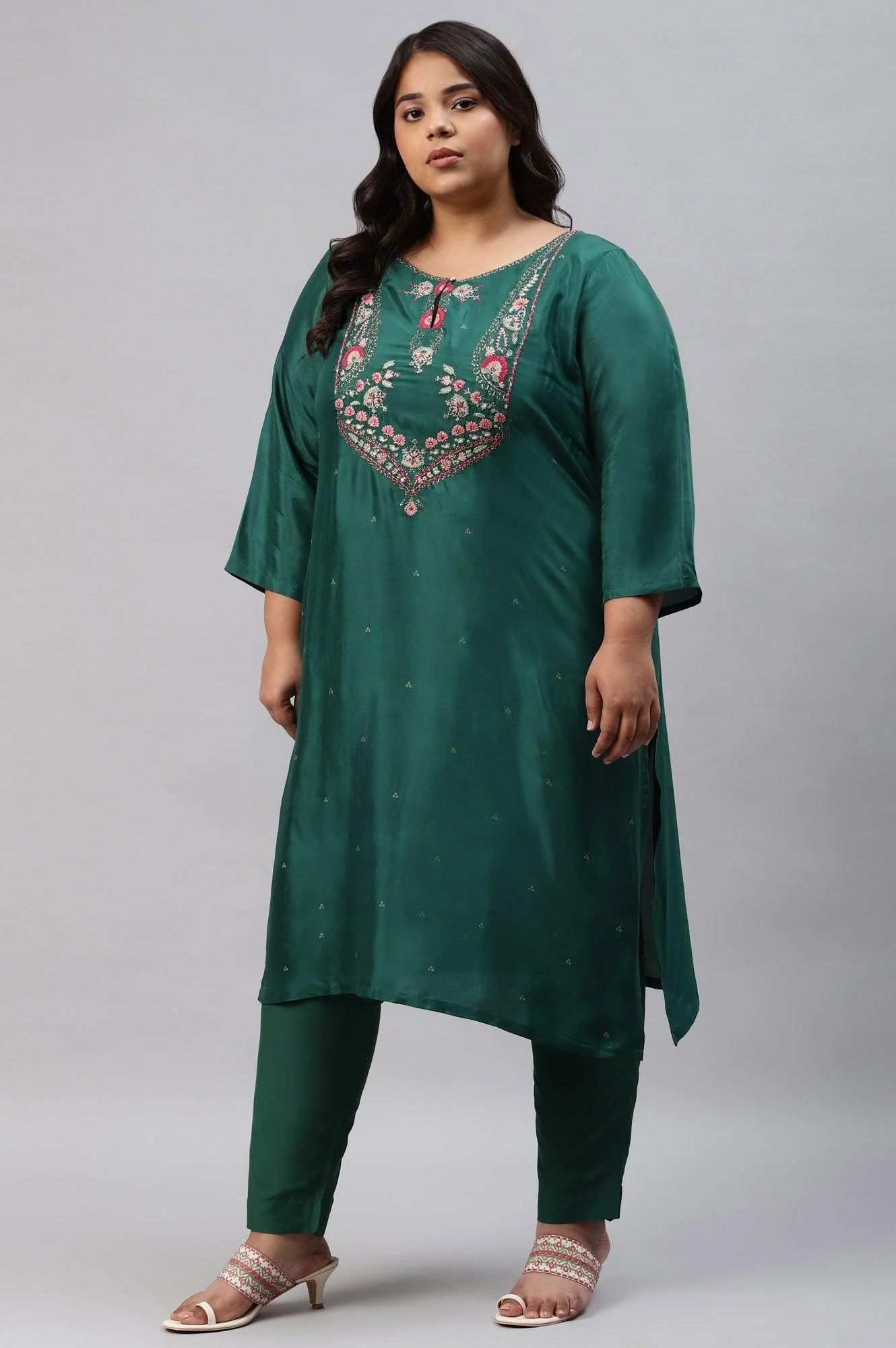 Plus Size Green Glitter Printed Embroidered kurta - Image 3