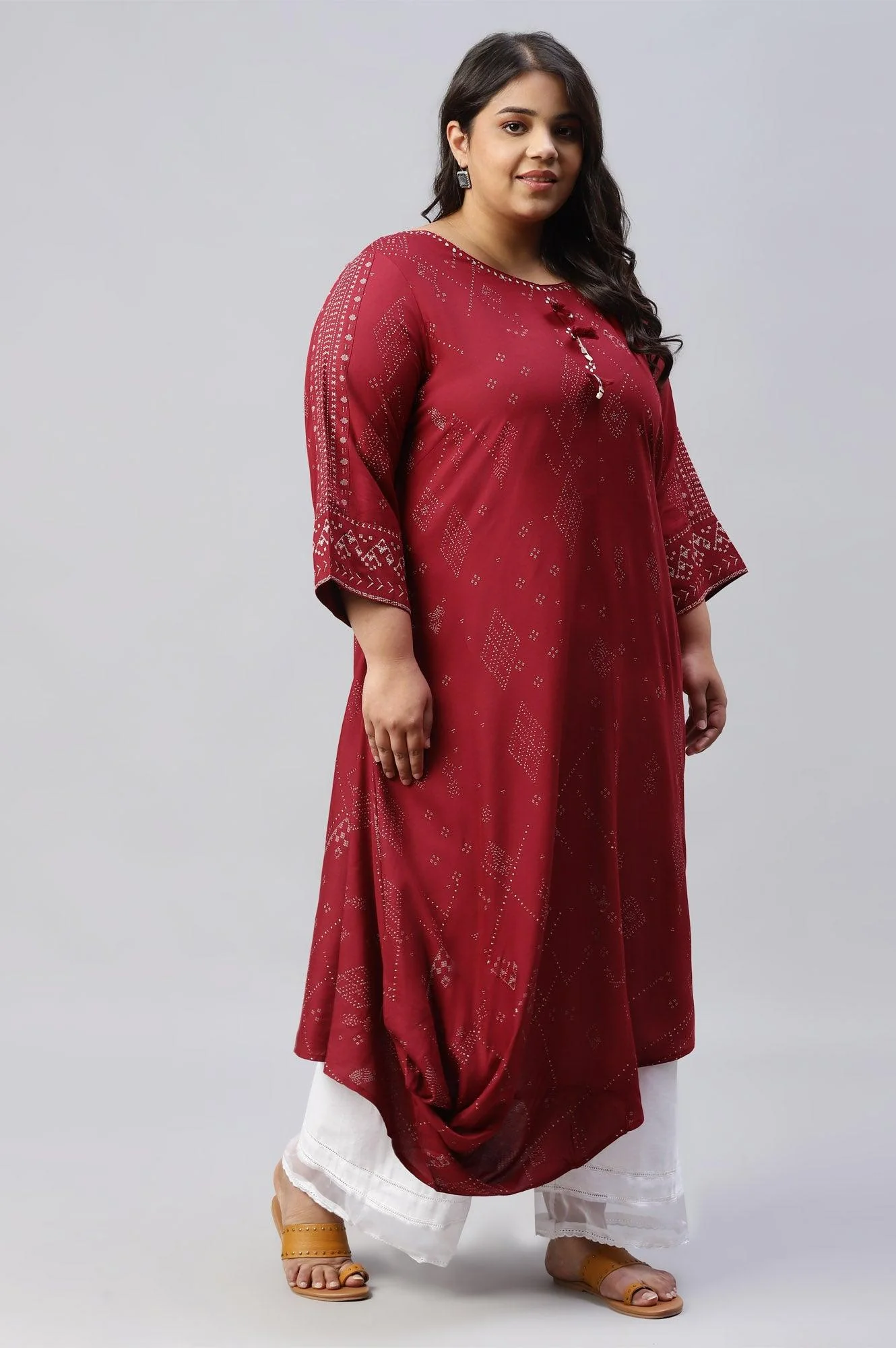 Plus Size Maroon Cowl Hemline kurta With Shell Detail - Image 4