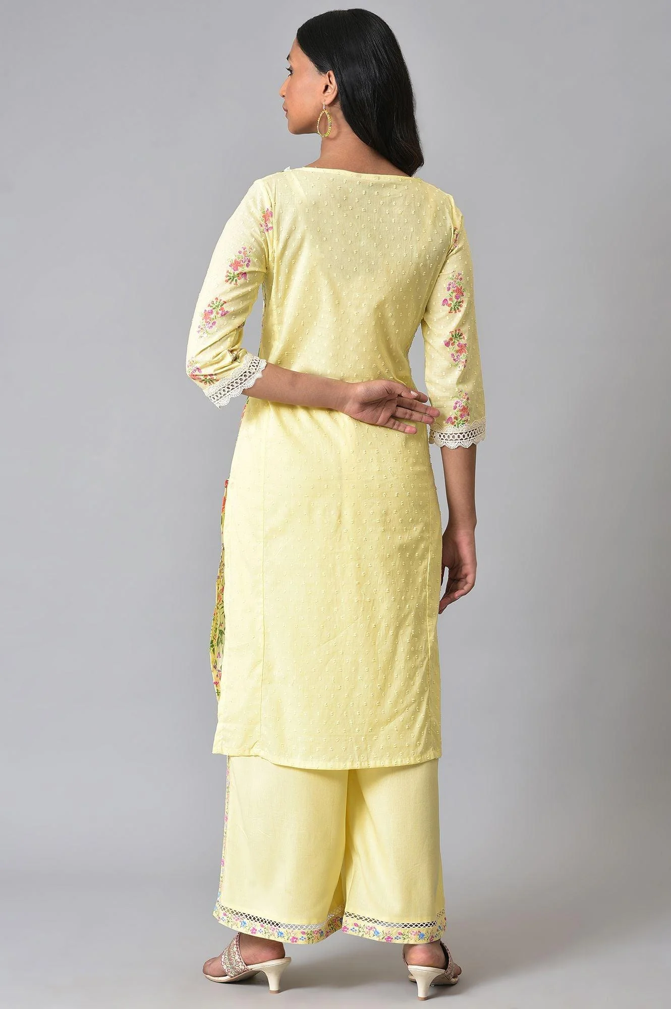 Plus Size Yellow Panelled Floral kurta With Lace Detail - Image 2