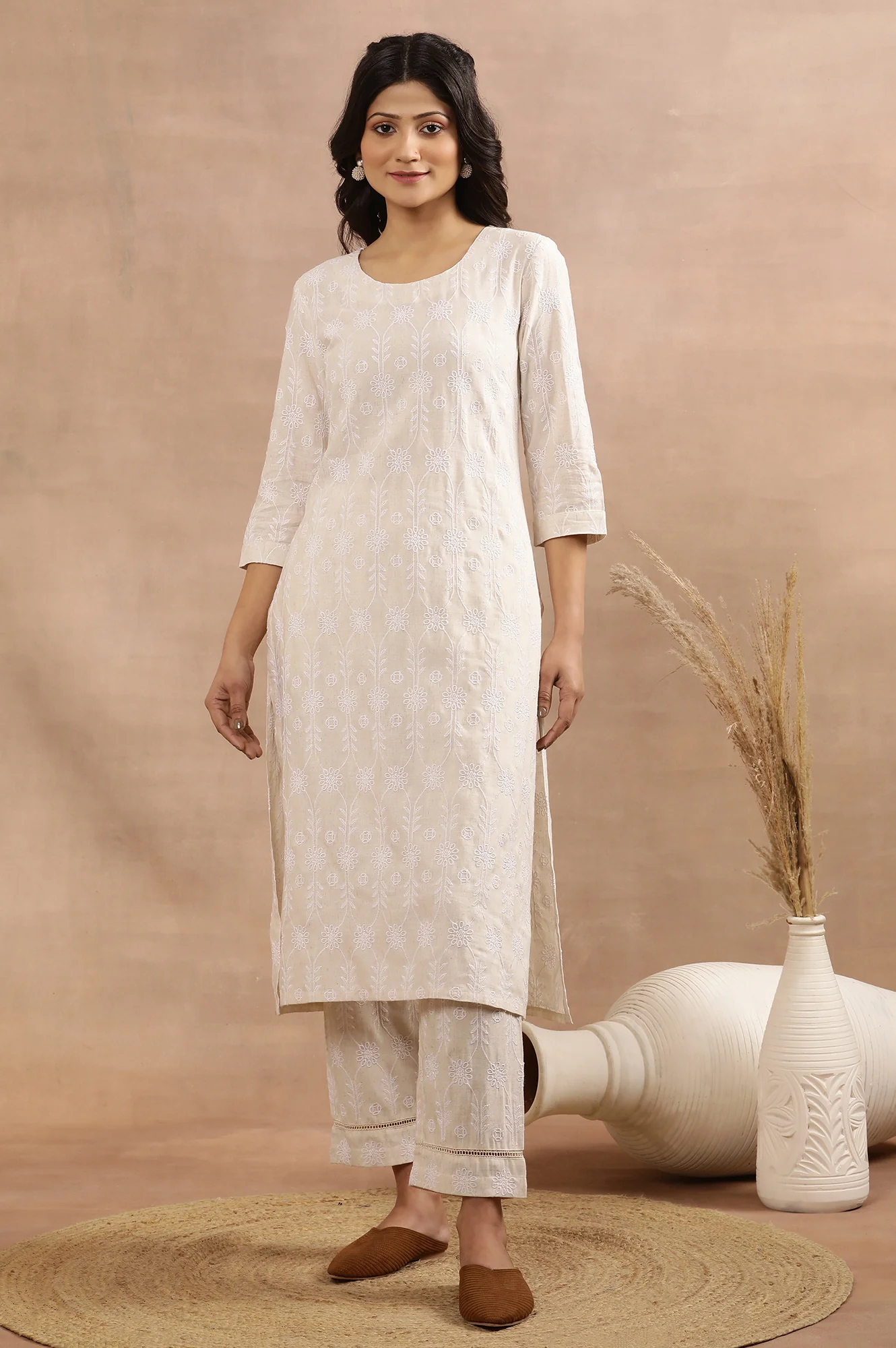 Beige Floral Embroidered Cotton Kurta And Pants Set - Image 2