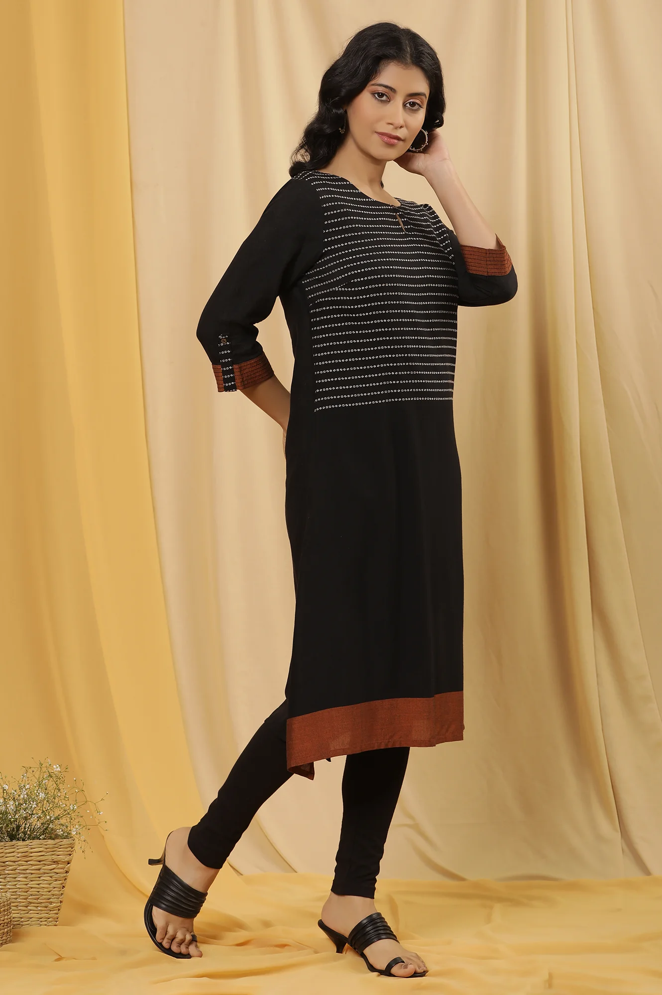 Black Dobby Colourblock Kurta And Tights Set - Image 5