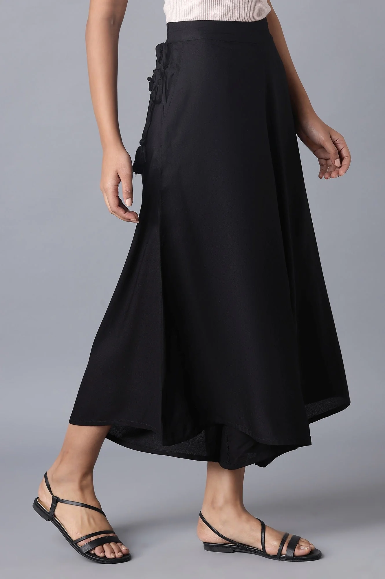 Elleven Women's Black Solid Flared Woven Culottes With Drawstring Detail - Image 4
