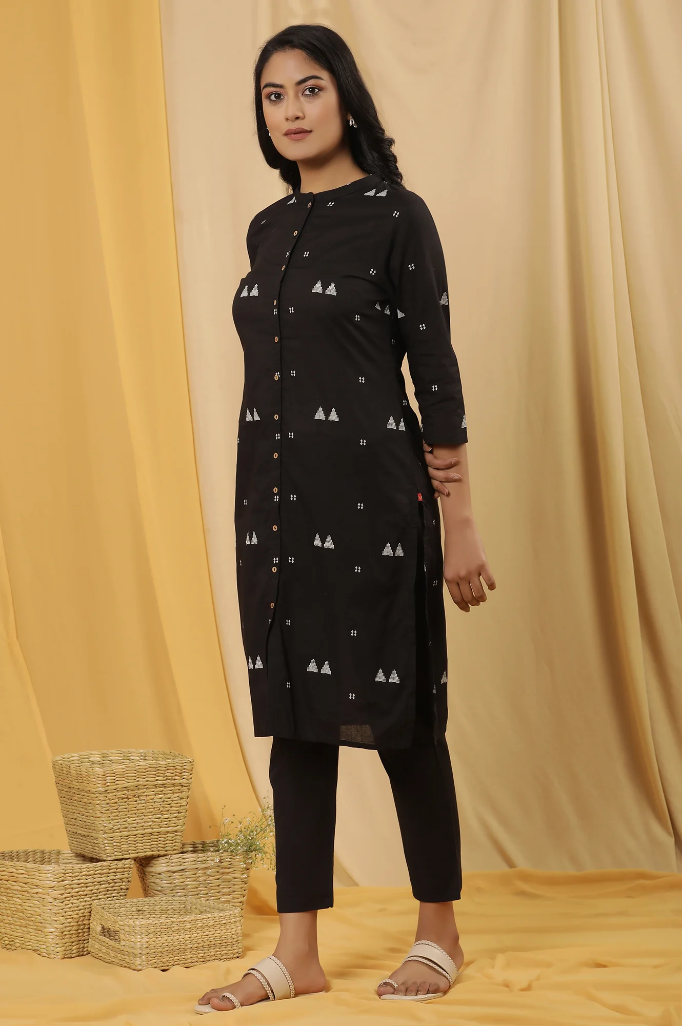 Black Geometric Printed Kurta And Trousers Set - Image 3