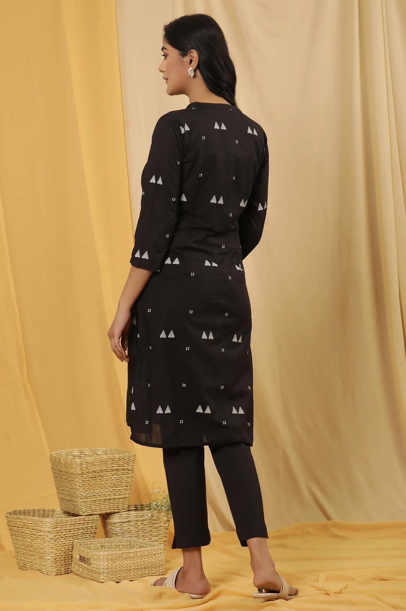 Black Geometric Printed Kurta And Trousers Set - Image 4
