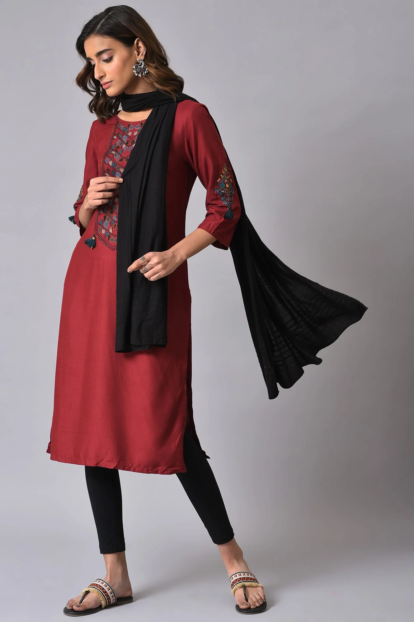 Black Pintuck Dupatta - Image 3