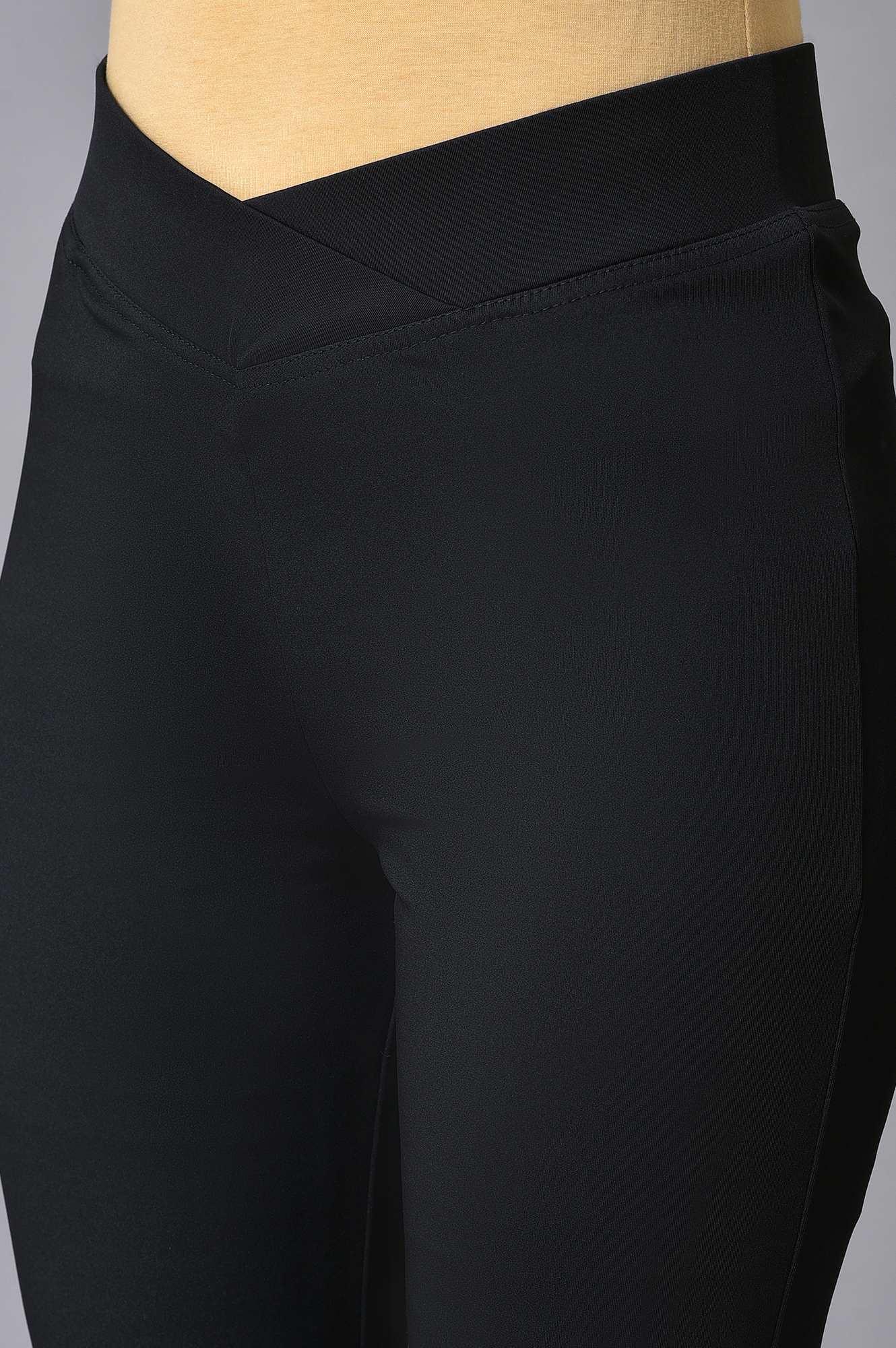 Elleven Women's Black Solid Skinny Fit Lycra Tights With Slip On Closure - Image 7
