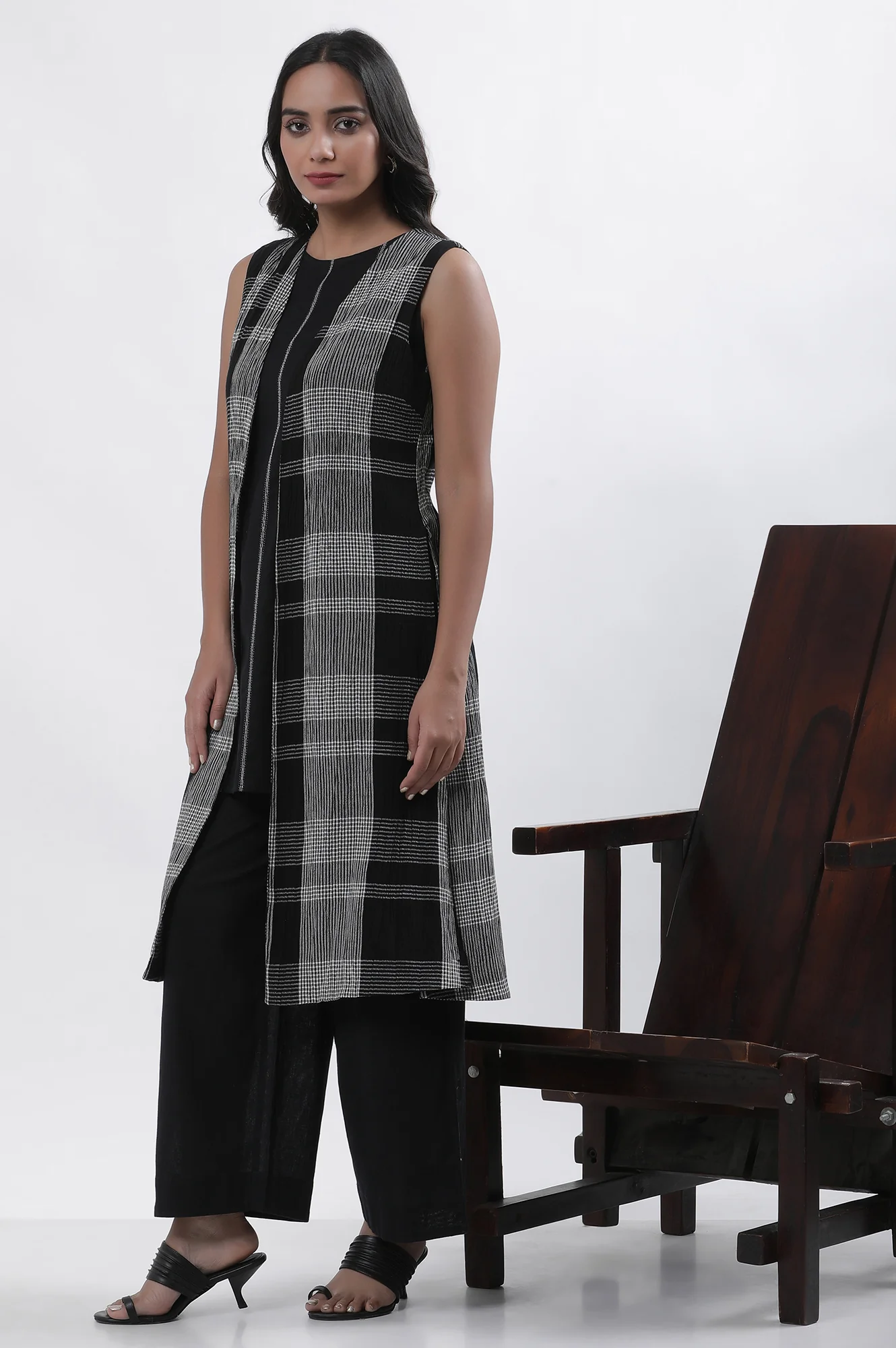 Black Sleeveless A-line Top with Jacket and Pants Co-ord Set - Image 3