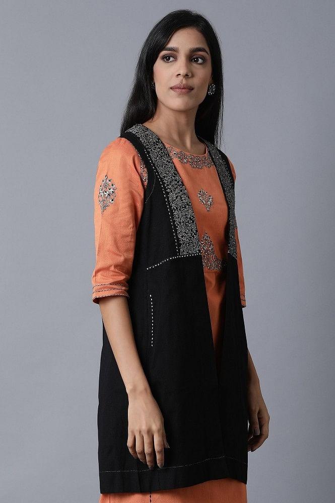 Black Sleeveless Embroidered Shrug - Image 3