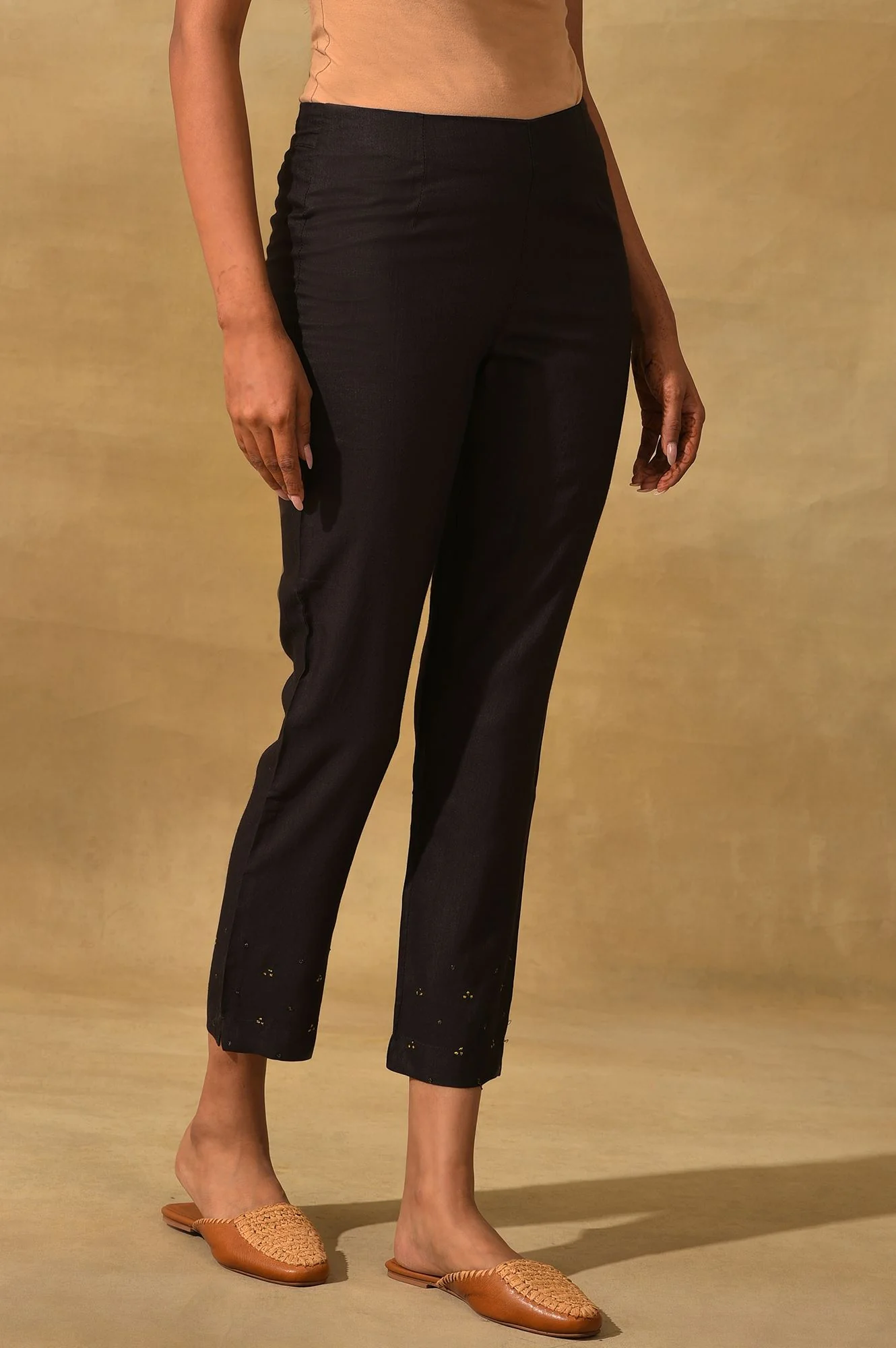 Black Solid Slim Pants - Image 4