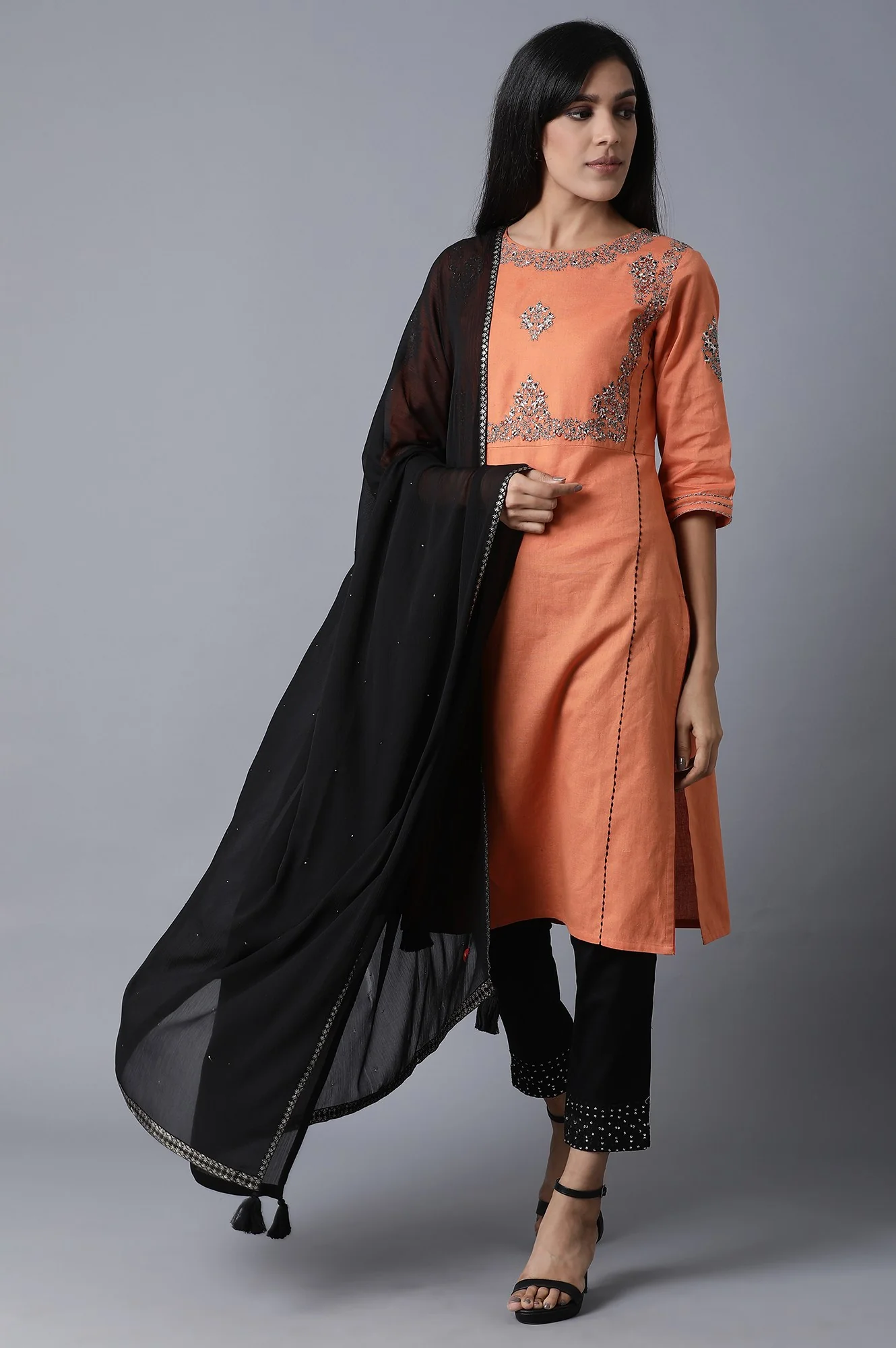 Black Tassel Dupatta - Image 3