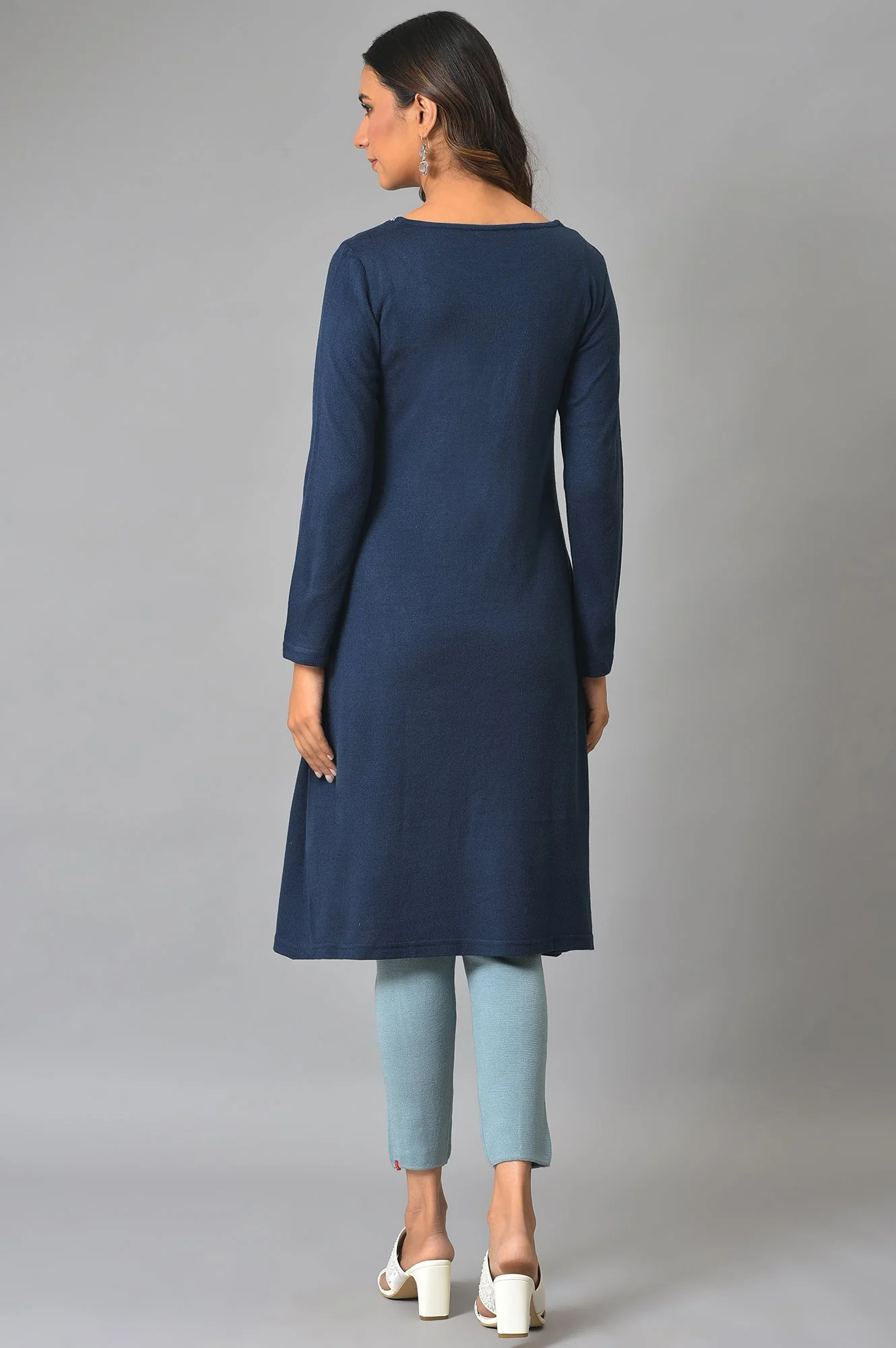 Blue A-Line Embroidered Winter kurta - Image 2