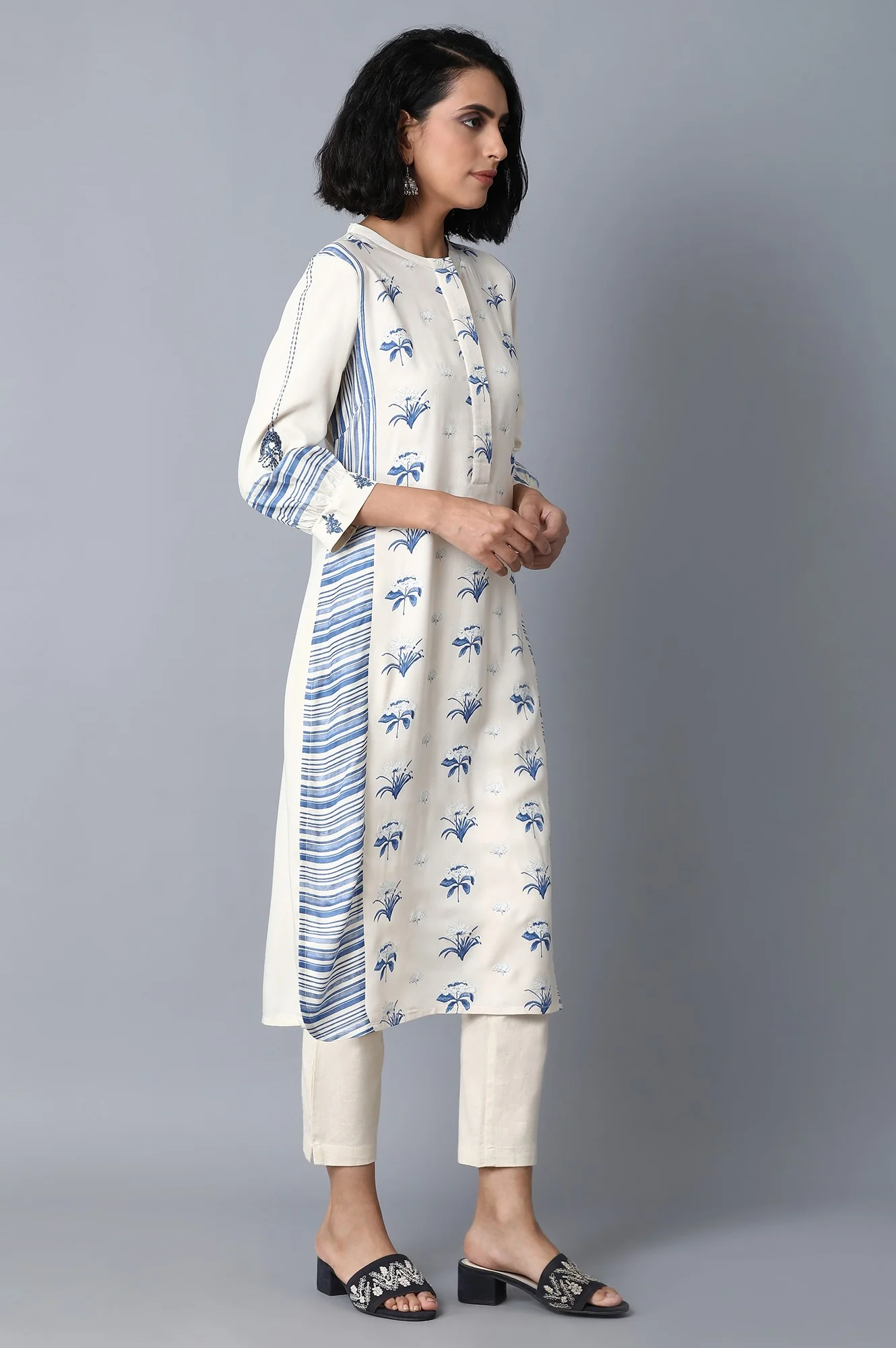 Blue Booti Print kurta - Image 4