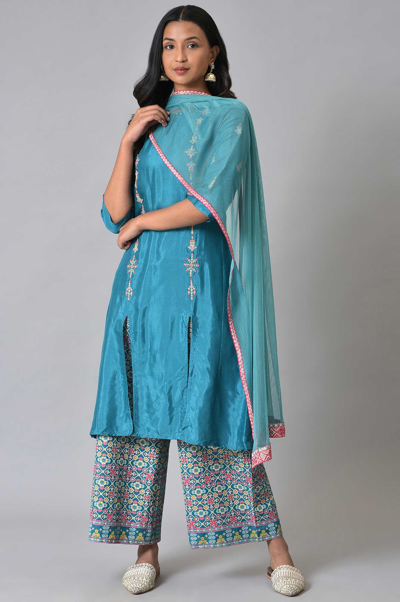 Blue Embroidered kurta Set - Image 10