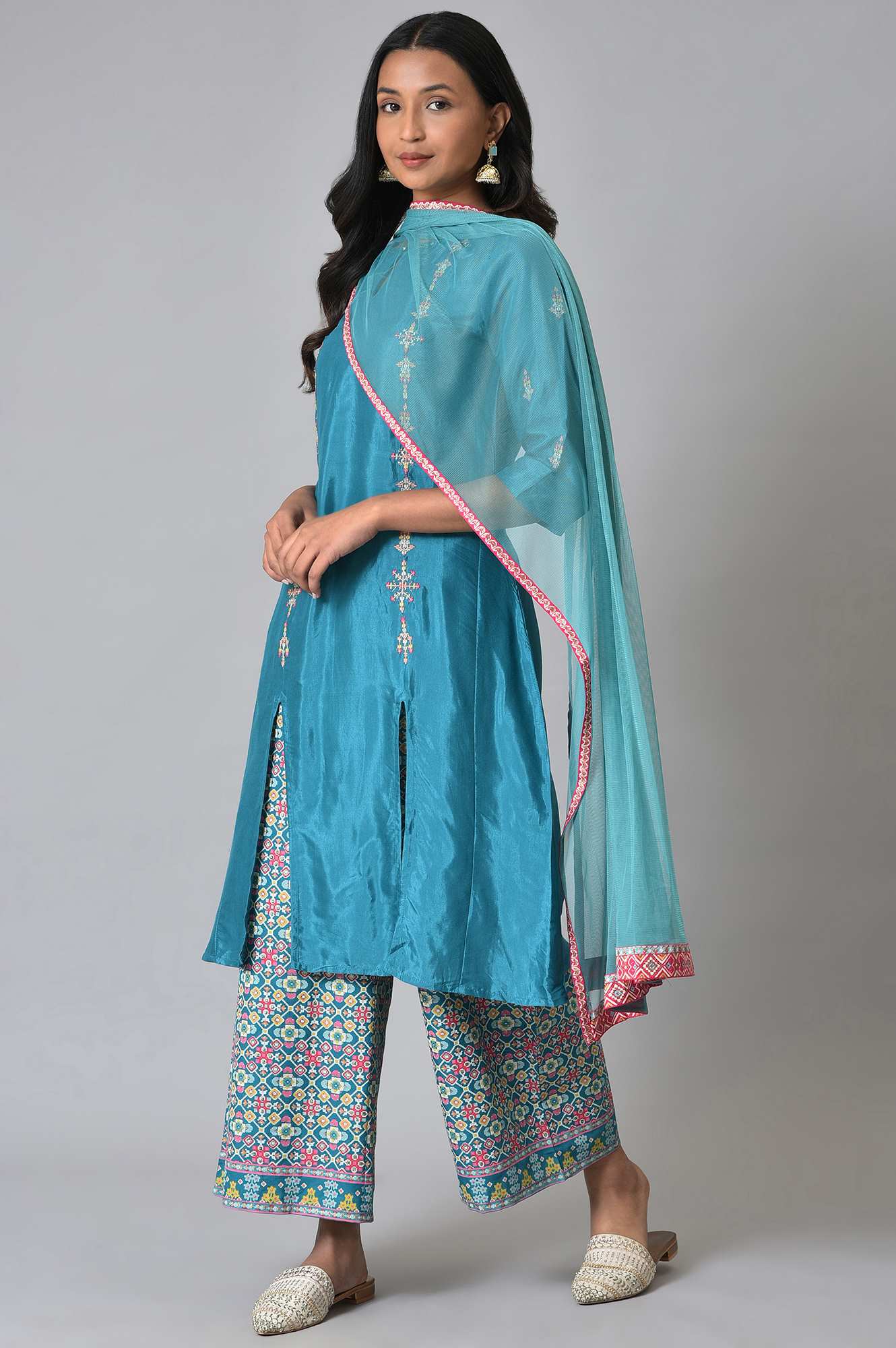Blue Embroidered kurta Set - Image 3