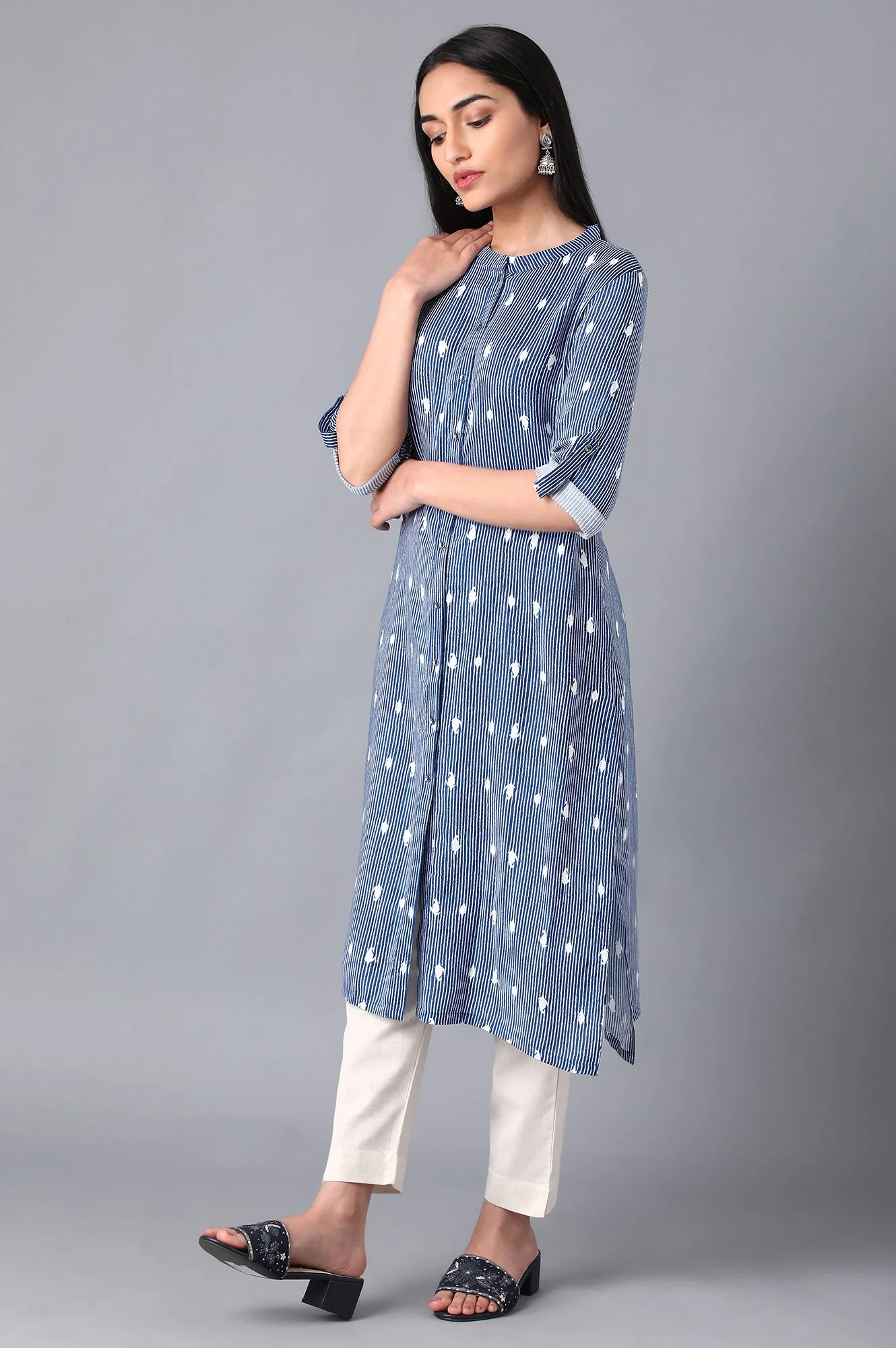Blue Mandarin Neck Printed kurta - Image 3