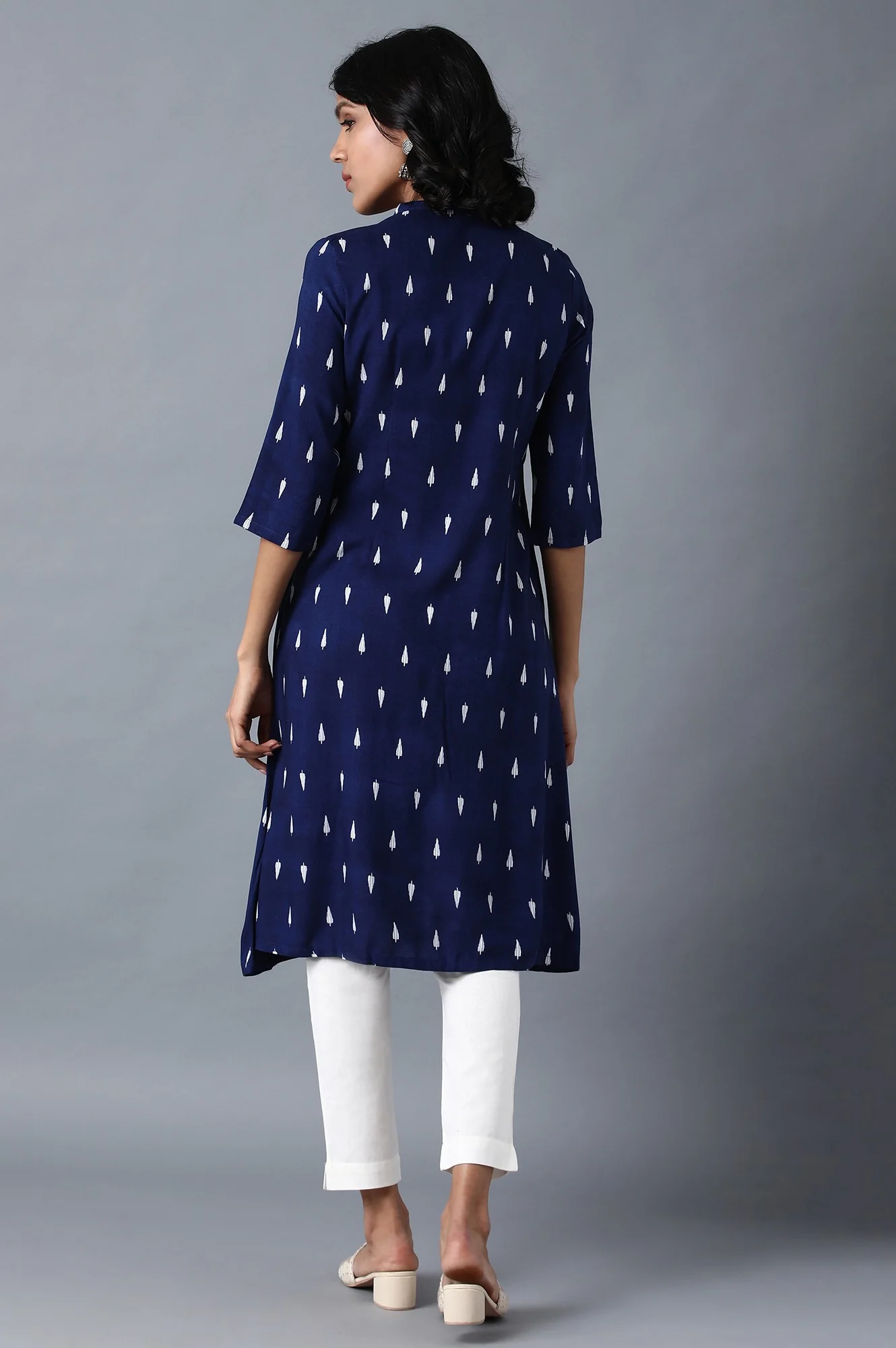Blue Mandarin Neck Printed kurta - Image 2