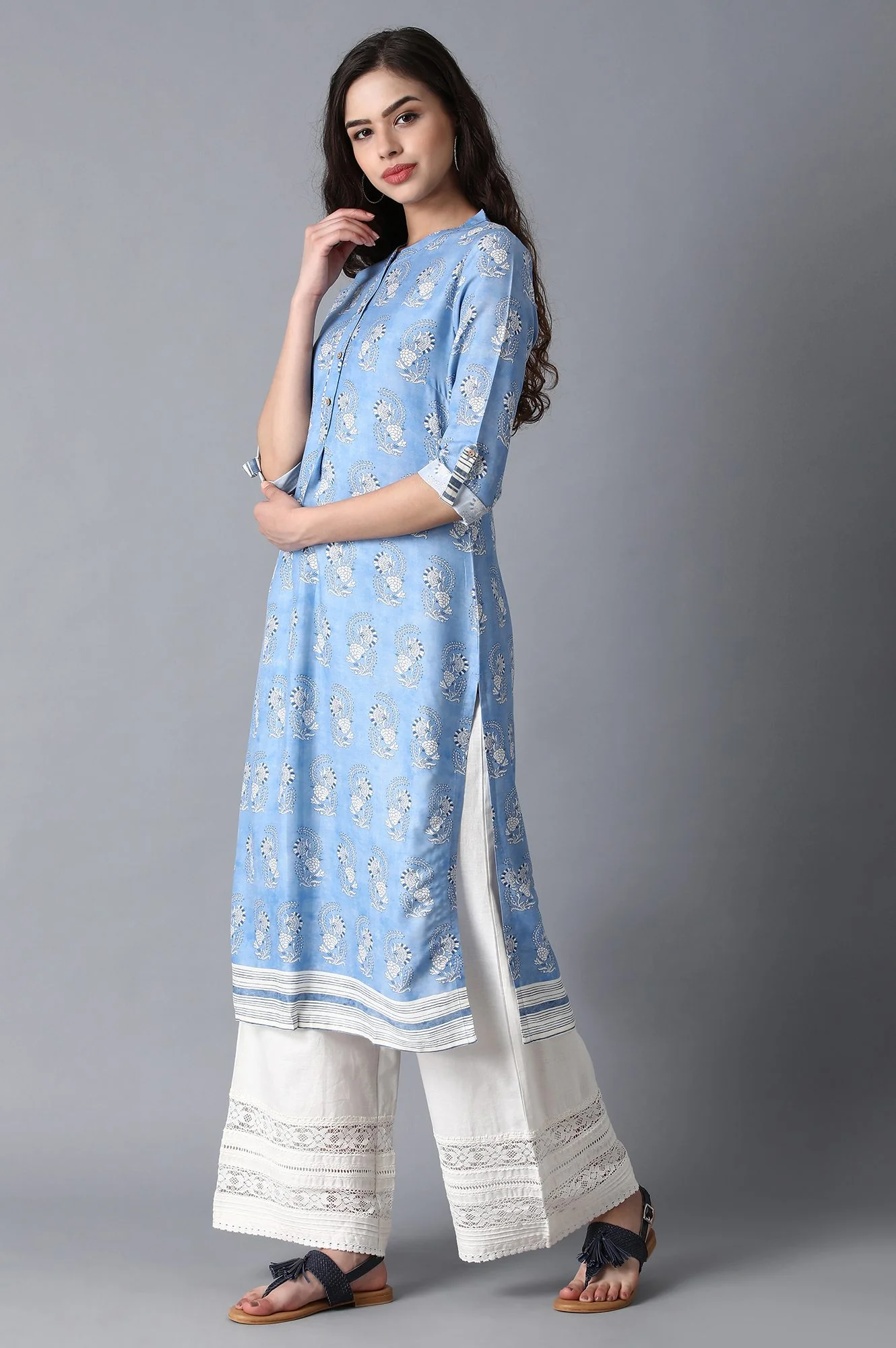 Blue Mandarin Neck Printed kurta - Image 3