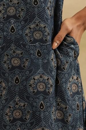 Blue Printed Kurta With Border Print Yoke - Image 9