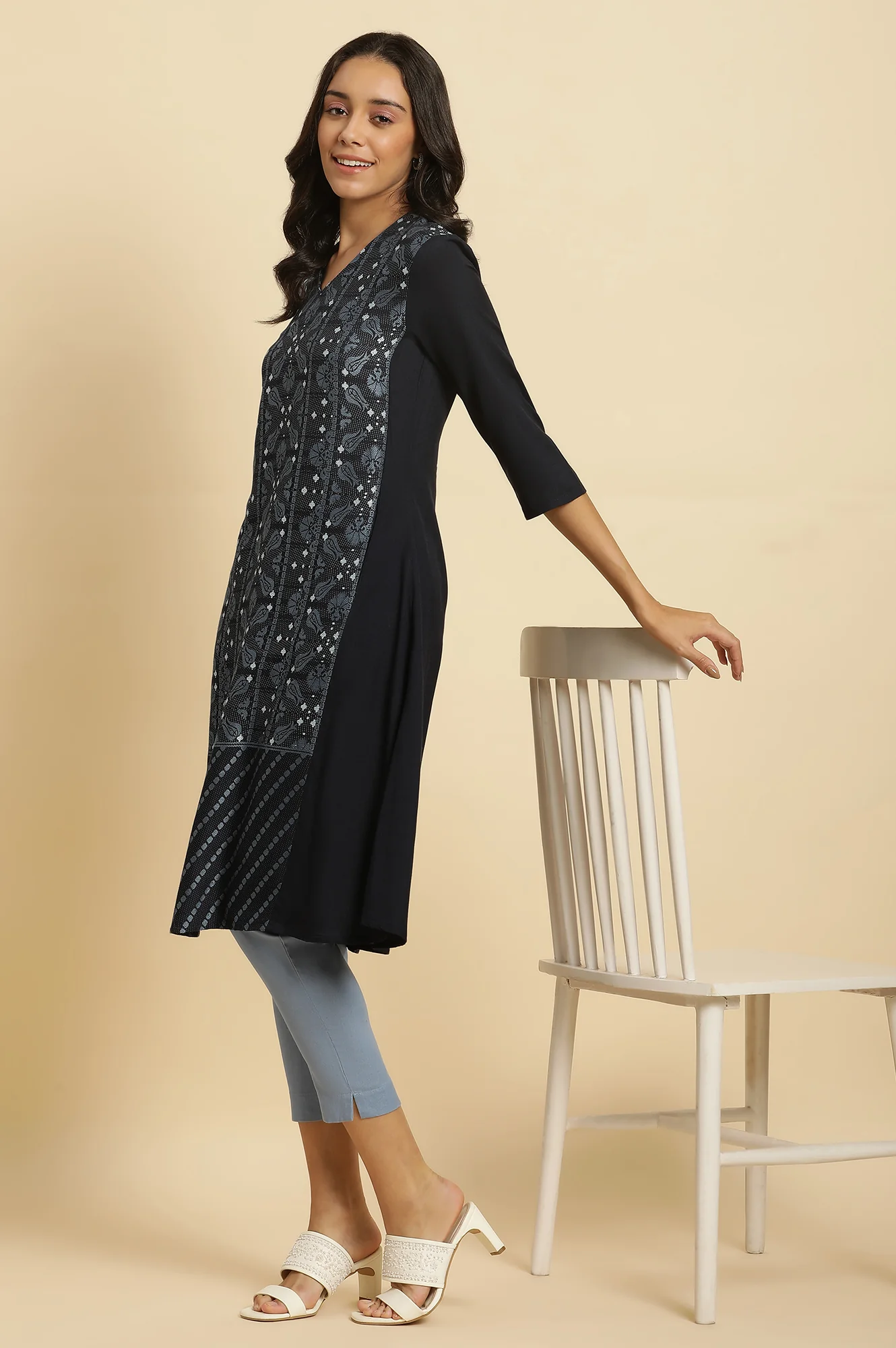 Blue Solid Slim Pants - Image 5